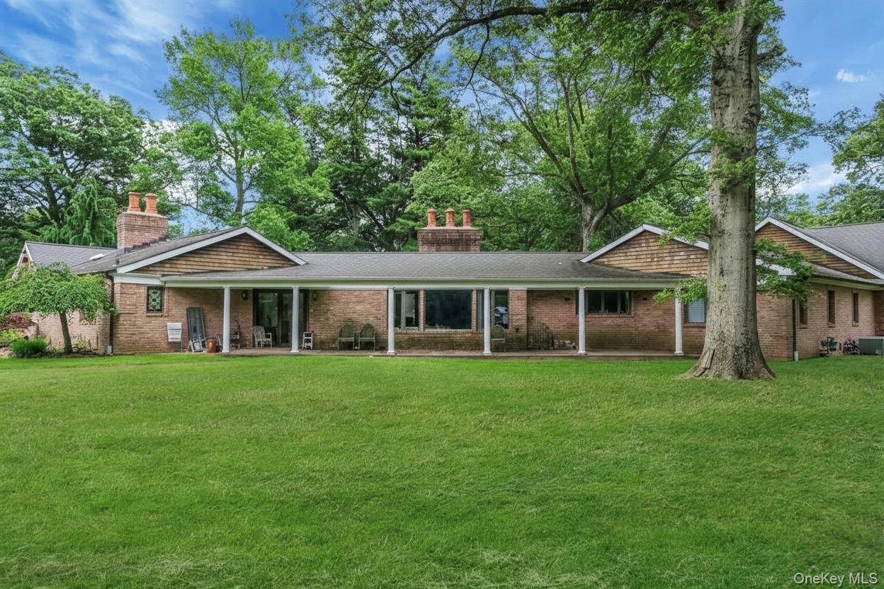 9 Chicken Valley RD, Old Brookville, NY 11545