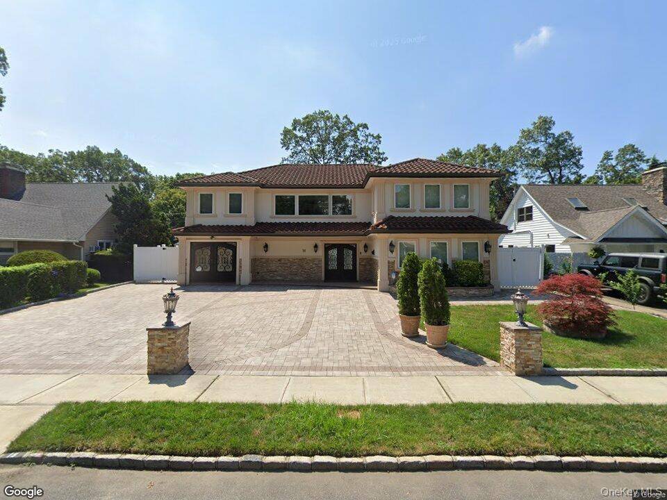 18 Helene AVE, Merrick, NY 11566