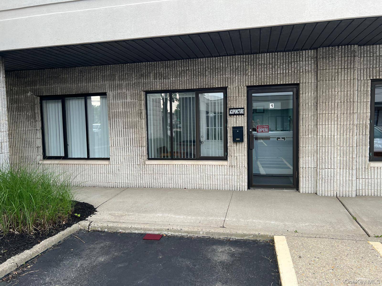 6268 Jericho TPKE #1, Commack, NY 11725