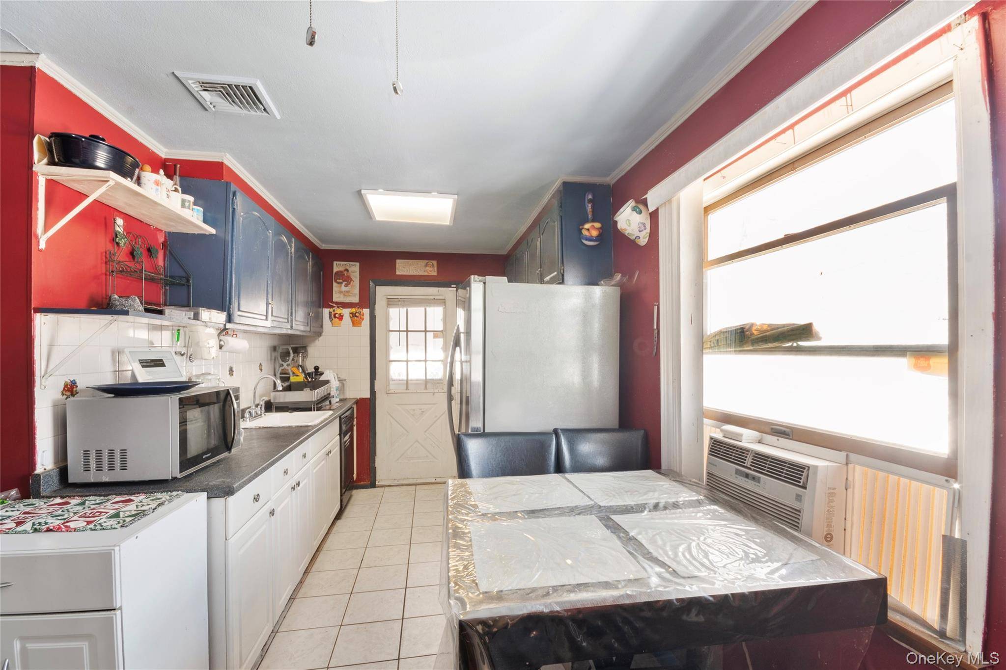 208 Charter Oaks AVE, Brentwood, NY 11717
