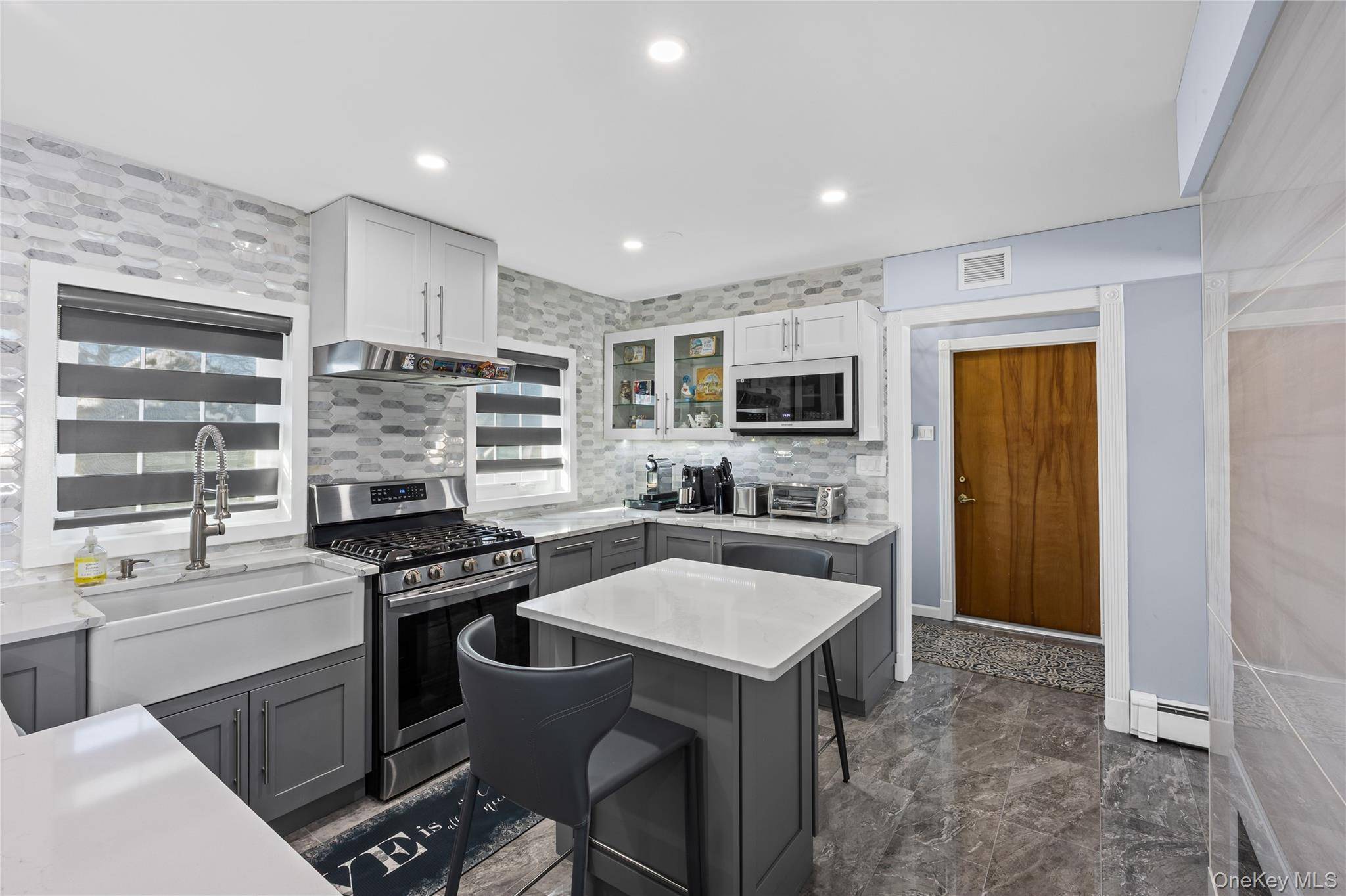43 Wildflower LN, Wantagh, NY 11793
