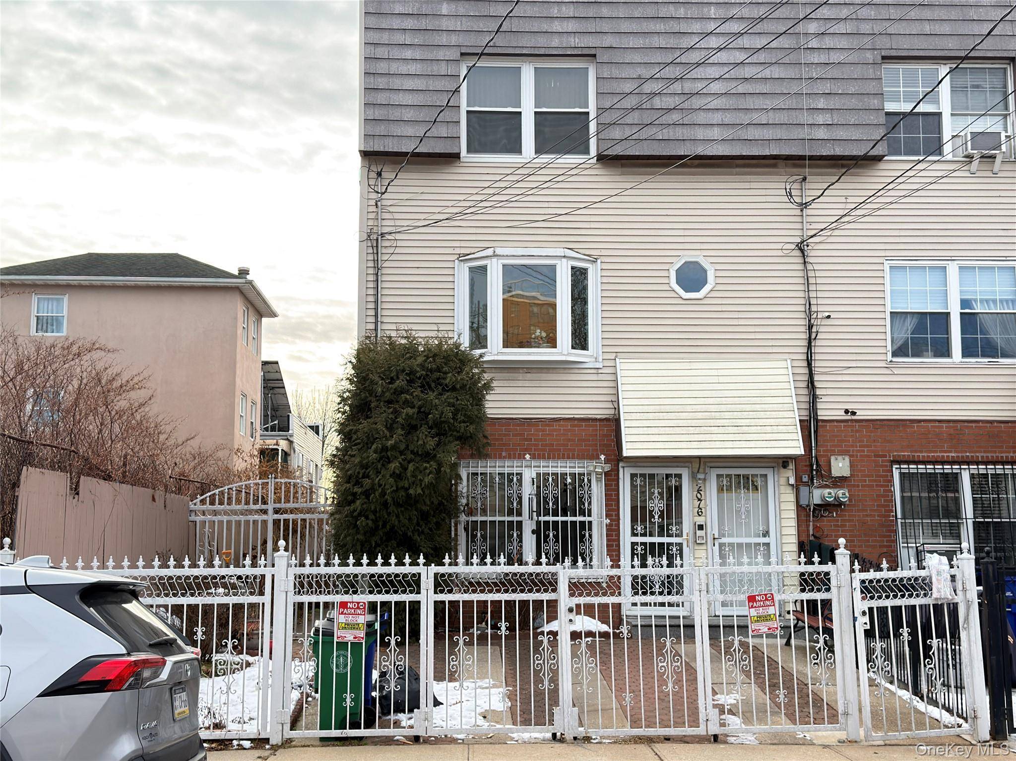 2076 Caesar PL, Bronx, NY 10473