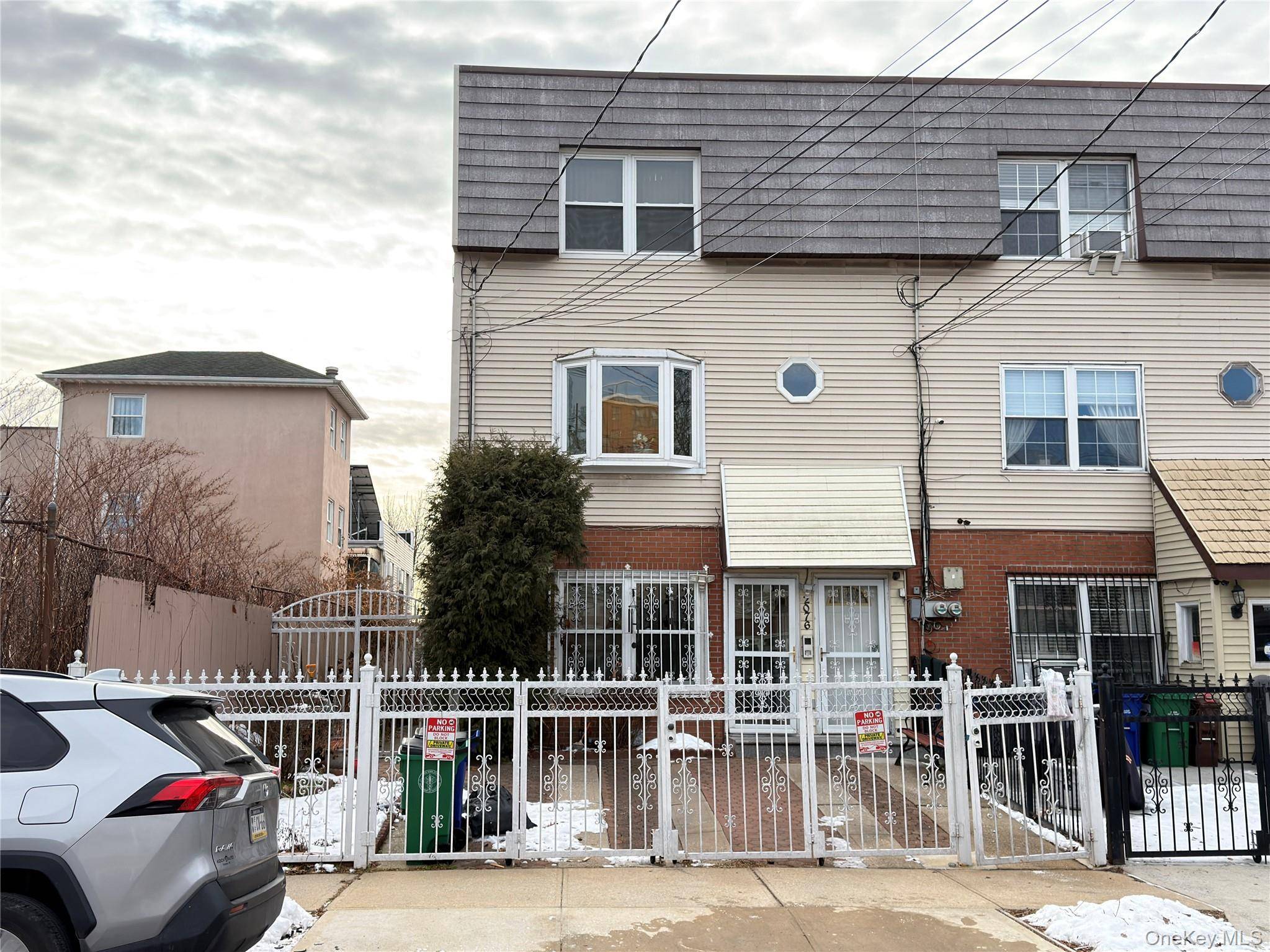 2076 Caesar PL, Bronx, NY 10473