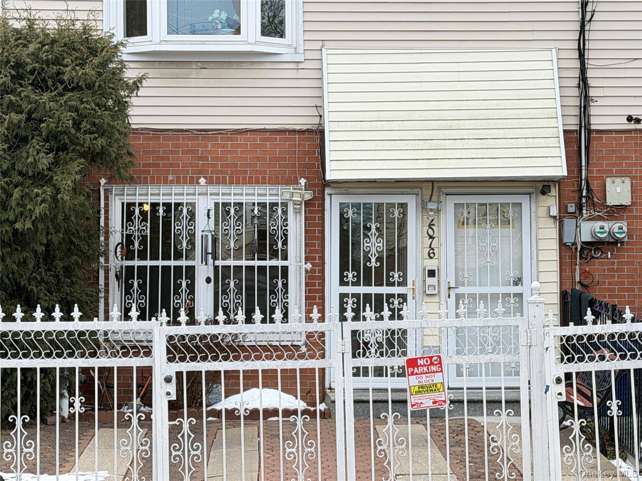 2076 Caesar PL, Bronx, NY 10473