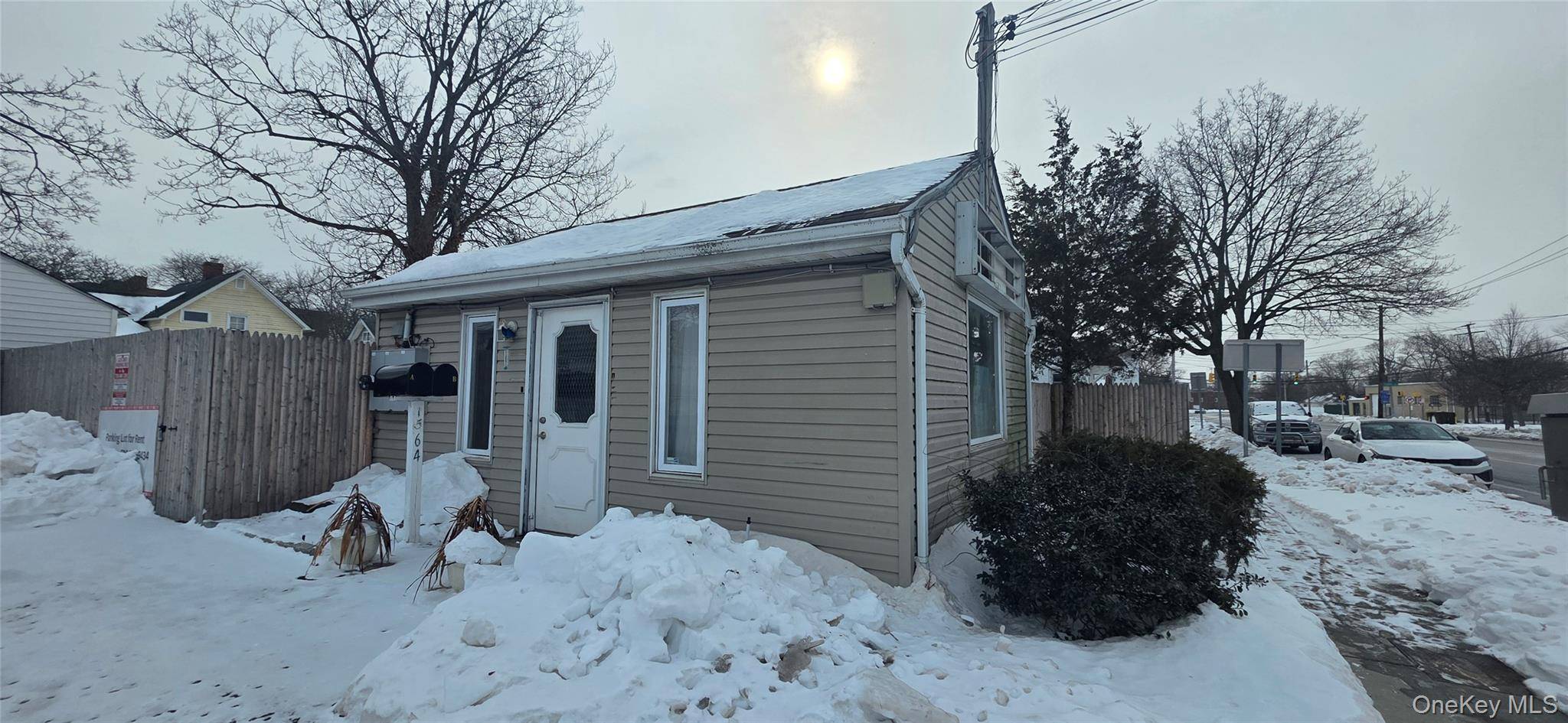 72 5th AVE, Bay Shore, NY 11706