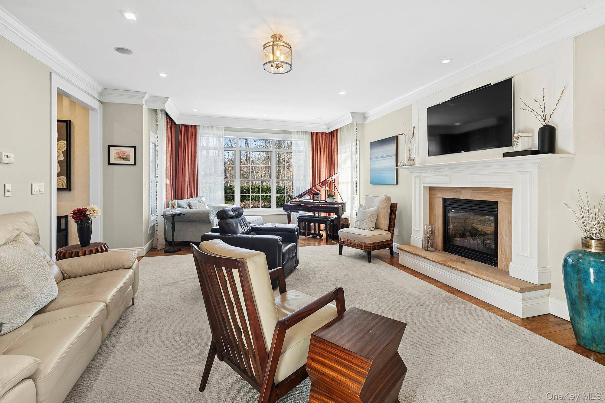 6 Dogwood ST, East Quogue, NY 11942