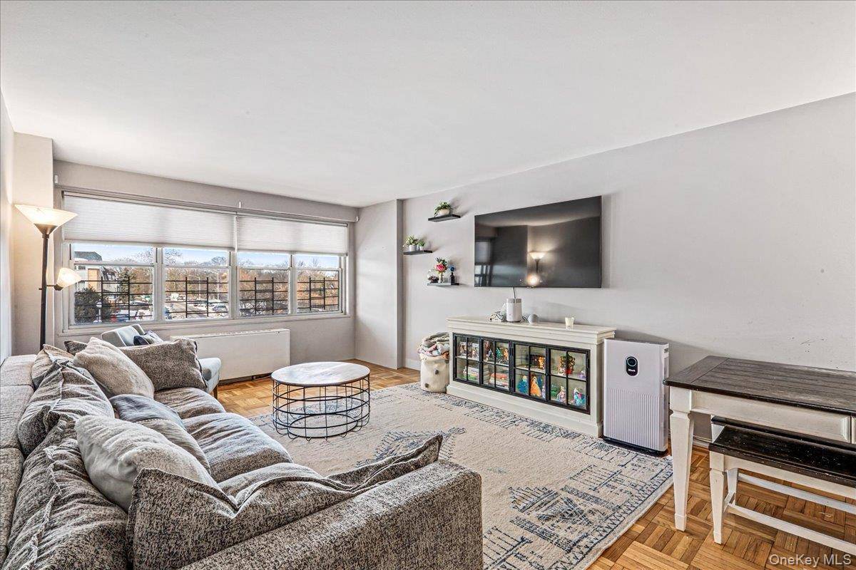 17-85 215th ST #1P, Bayside, NY 11360