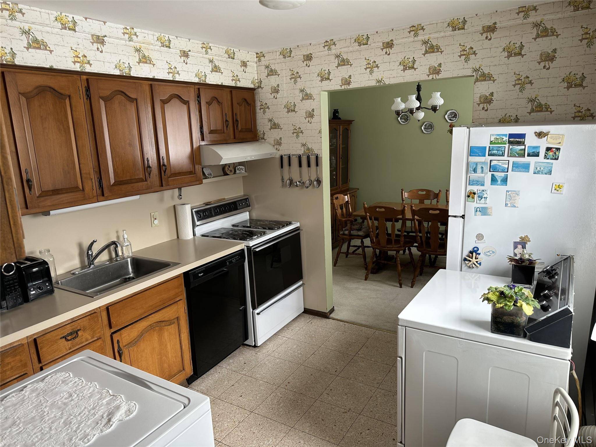 63 Morning Glory RD, Levittown, NY 11756