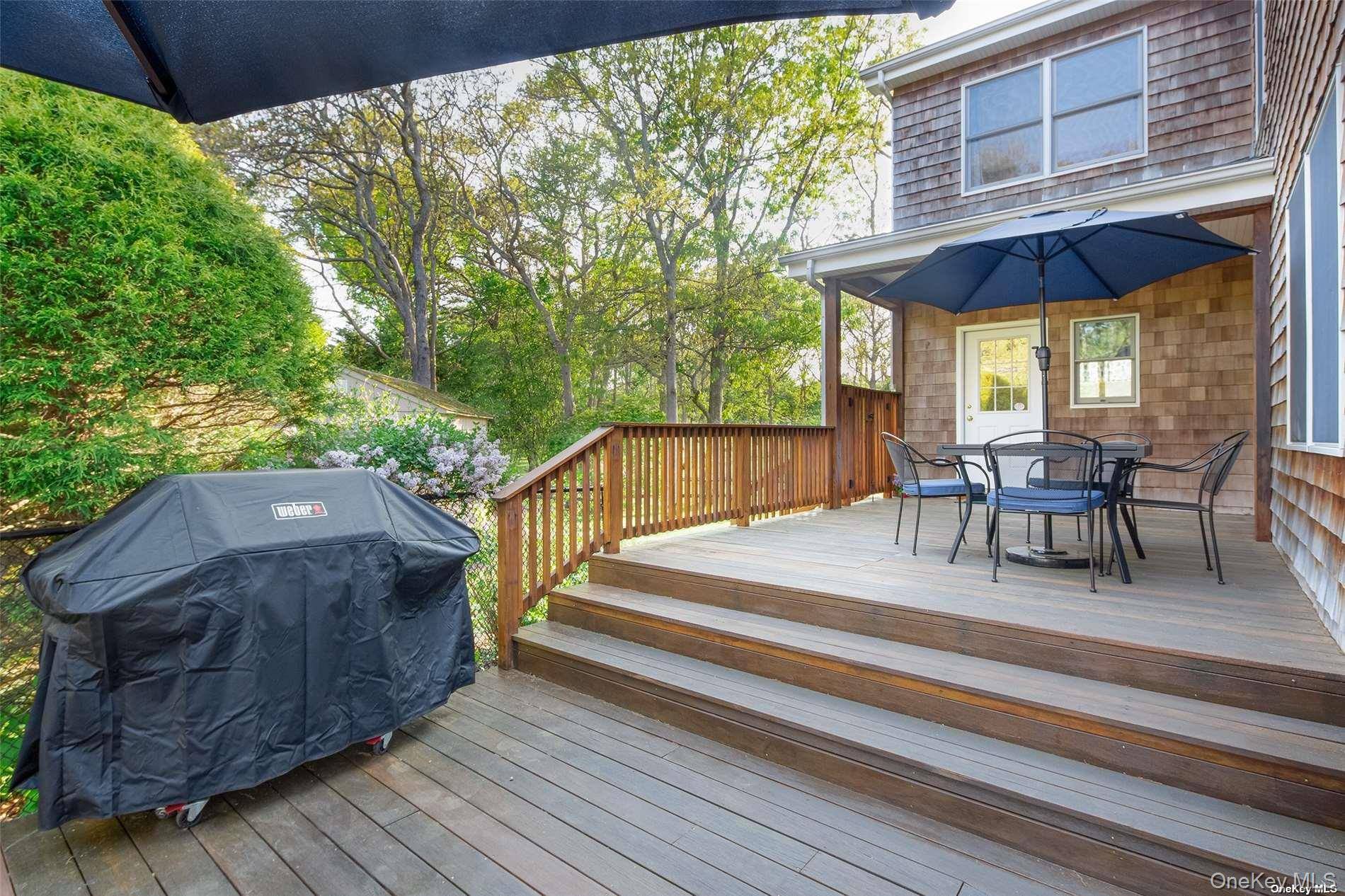48 Oakhurst RD, Hampton Bays, NY 11946