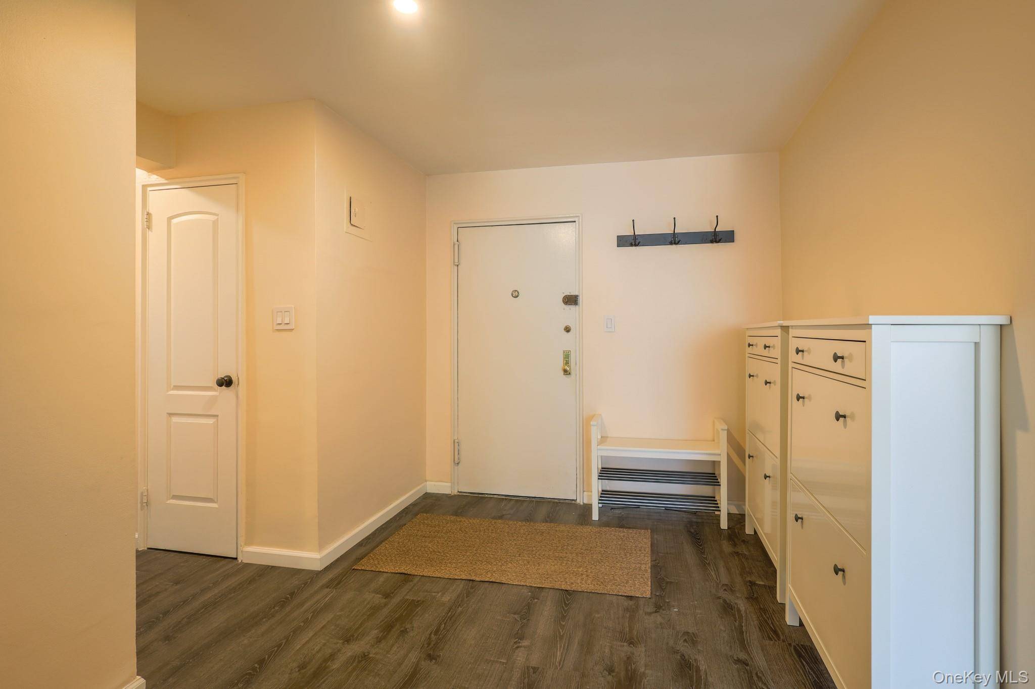 209-15 18th AVE #3E, Bayside, NY 11360