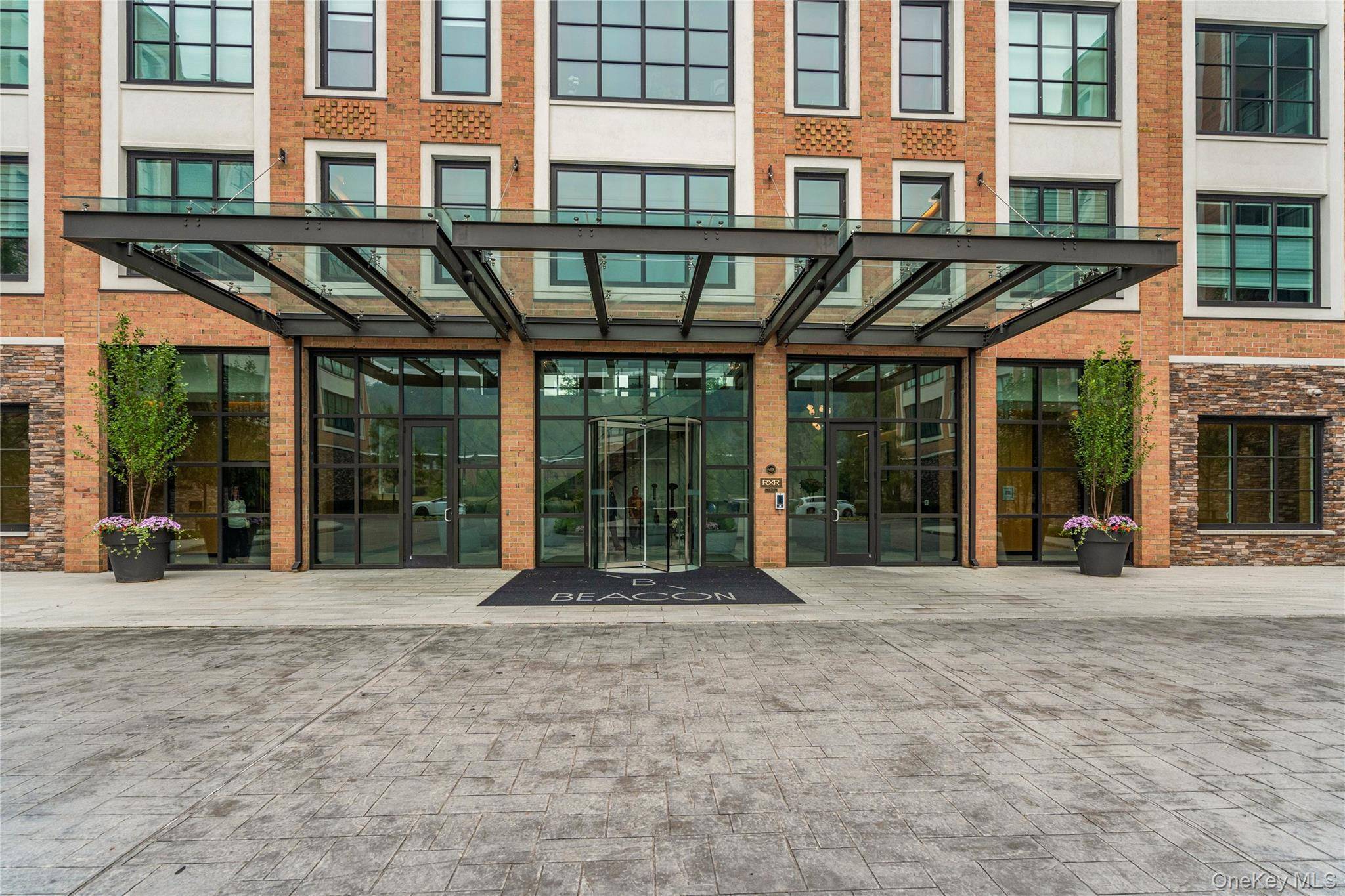 100 Garvies Point RD #1327, Glen Cove, NY 11542