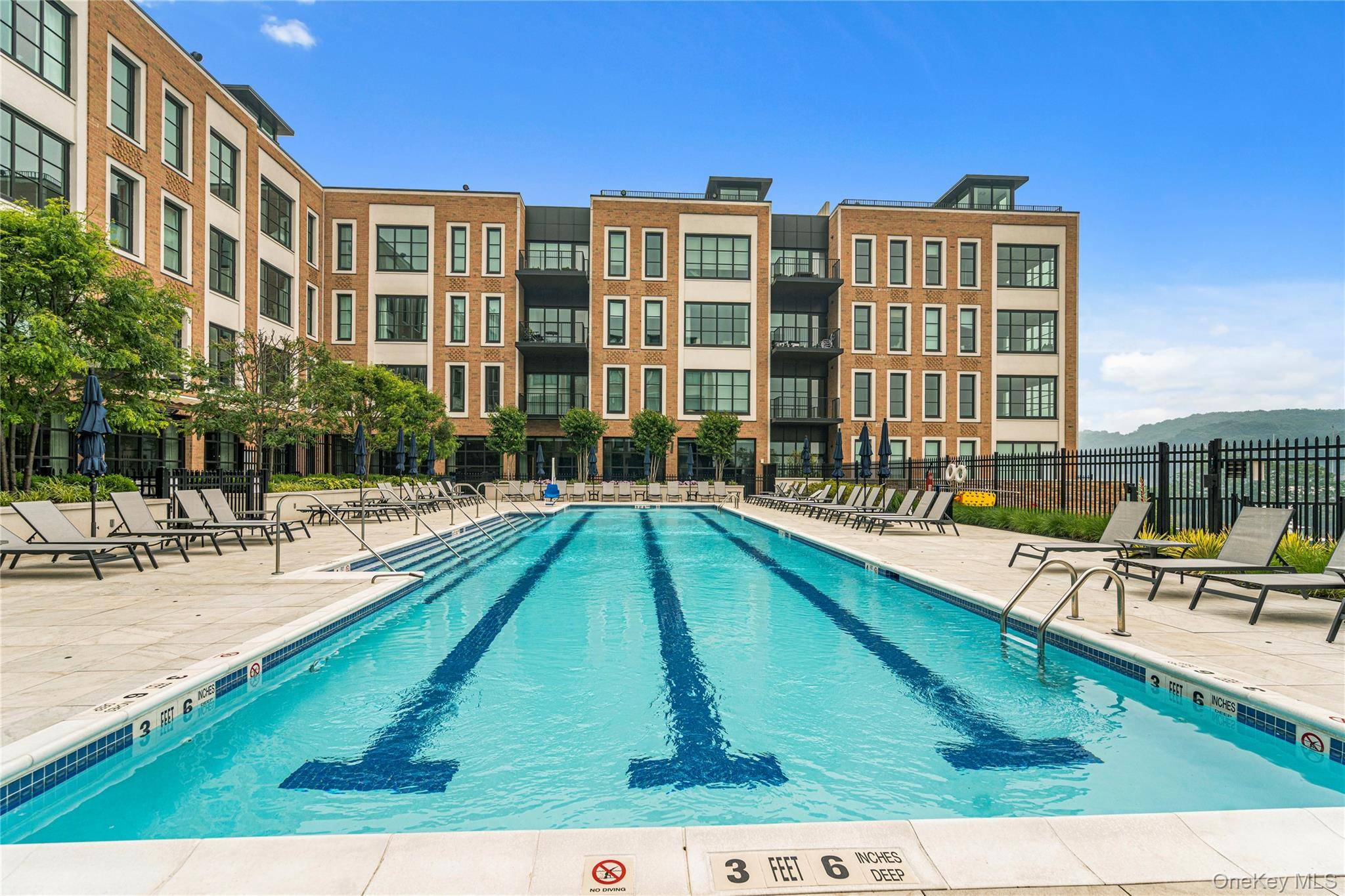100 Garvies Point RD #1327, Glen Cove, NY 11542