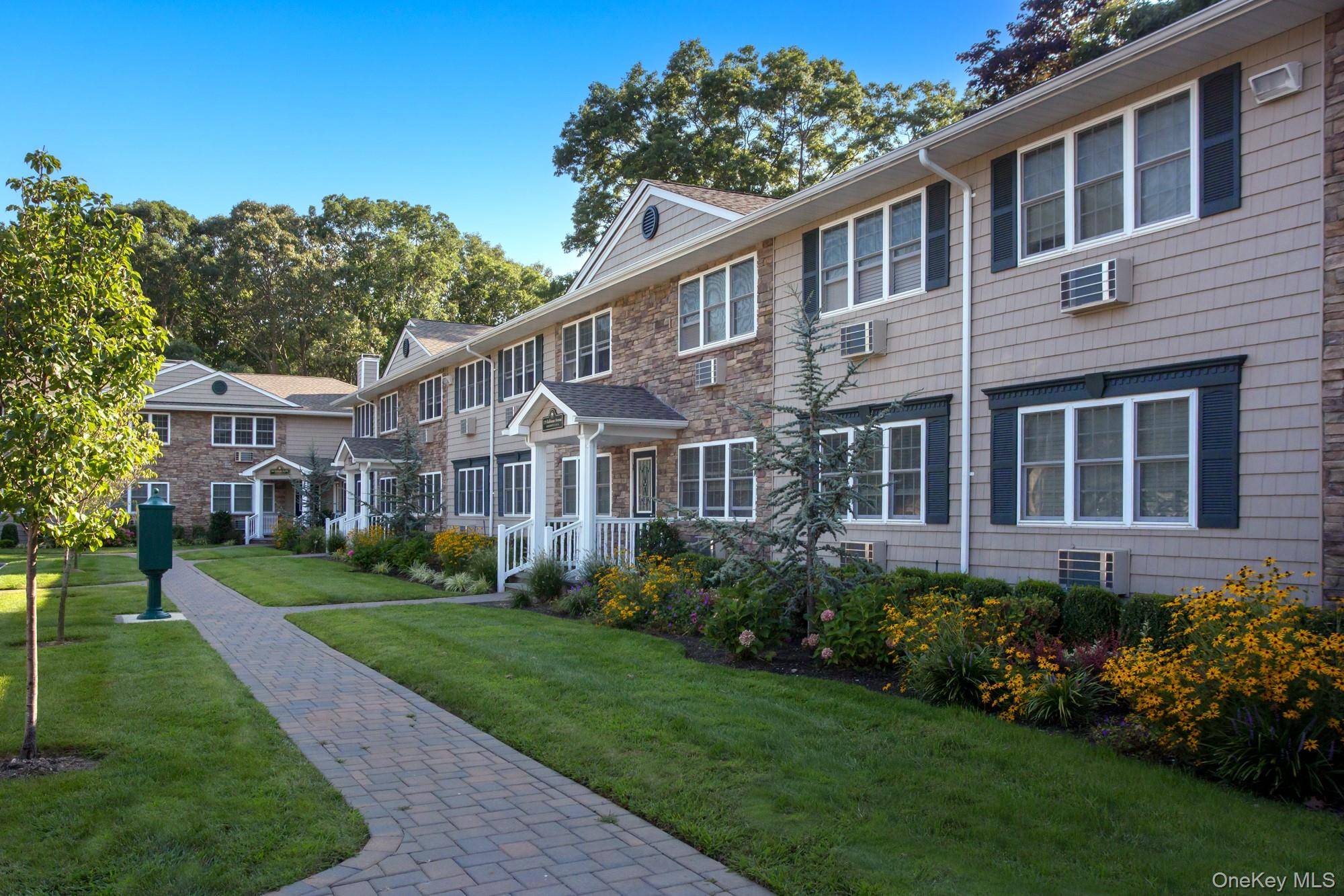 164 Rollstone AVE #01, West Sayville, NY 11796