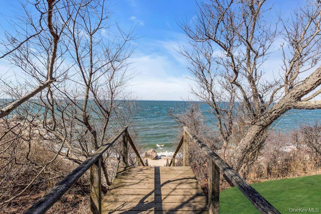 2655 Rocky Point RD, East Marion, NY 11939