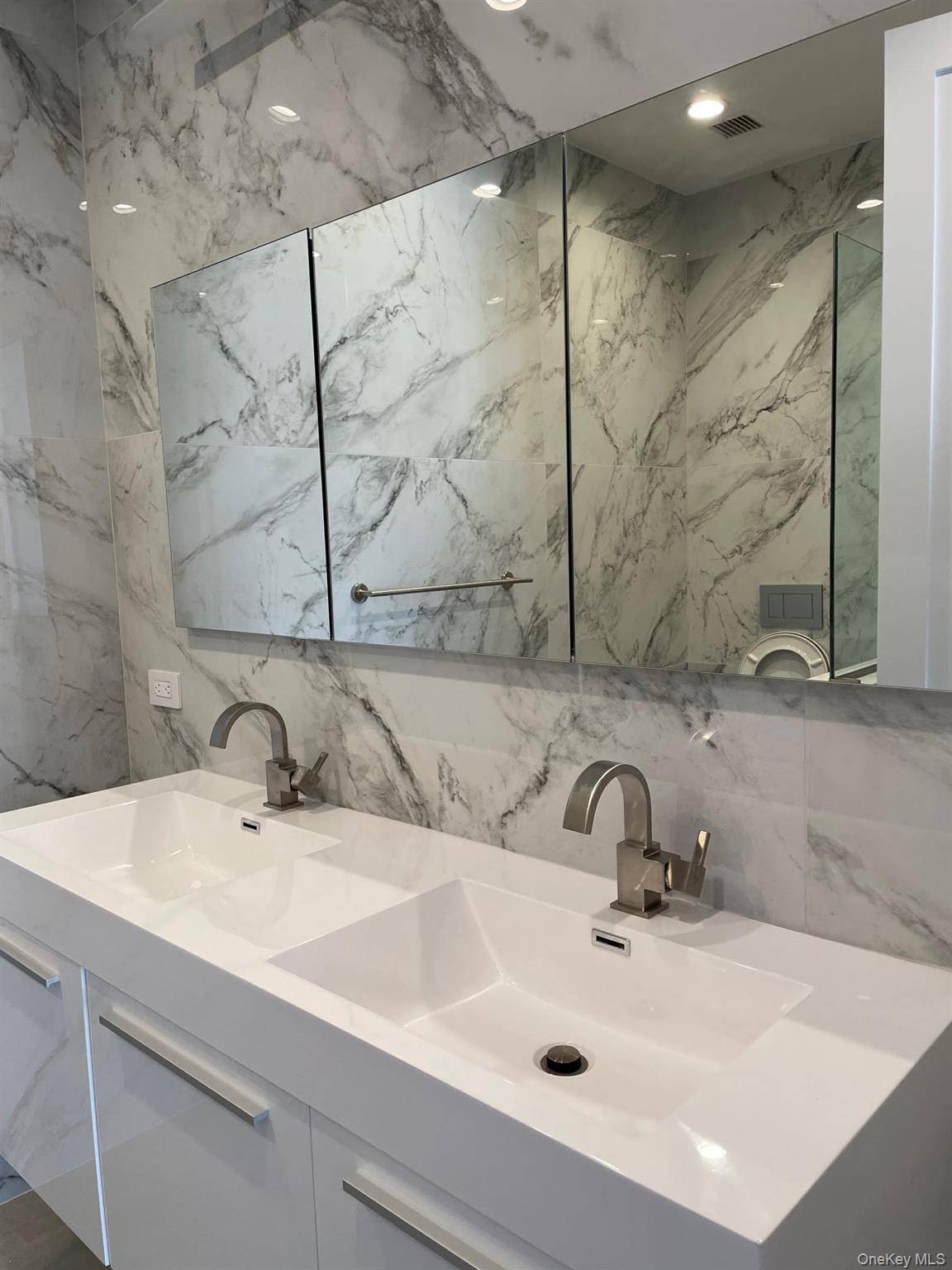 19-14 21st RD #2A, Astoria, NY 11105