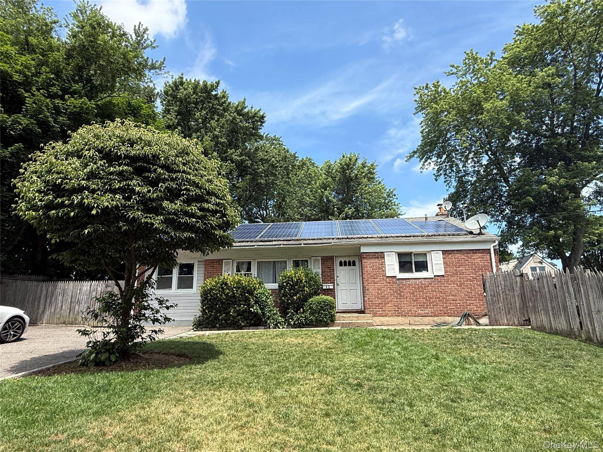 45 Oakley DR, Huntington Station, NY 11746