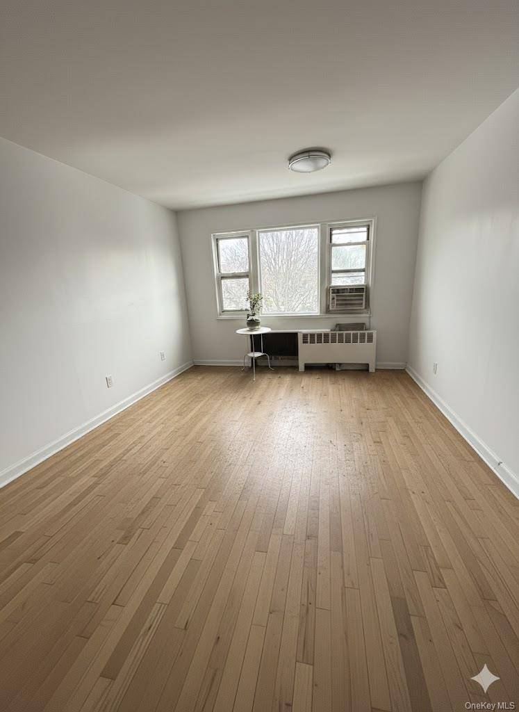 68-56 140 ST #Upper, Kew Garden Hills, NY 11367
