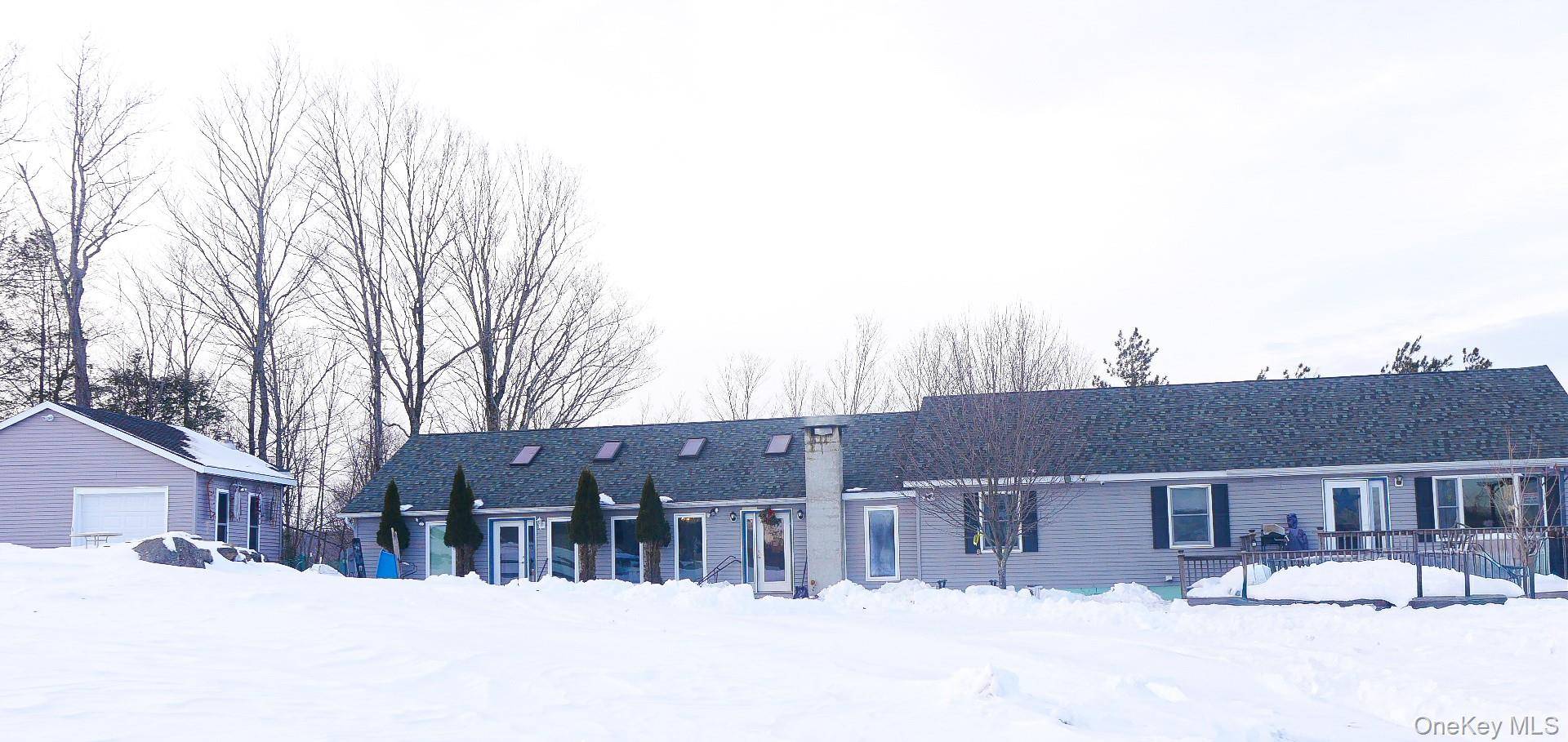 6 Rock View LN, Loch Sheldrake, NY 12759