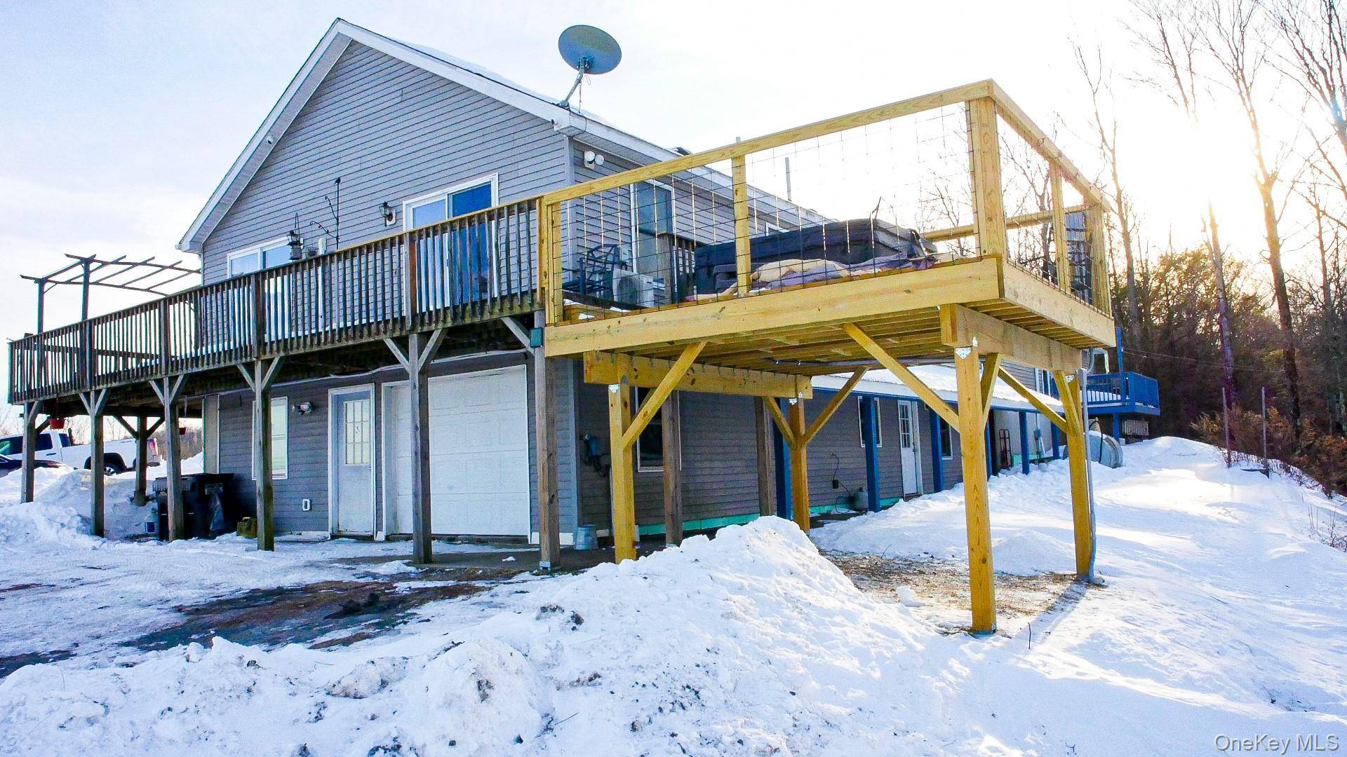 6 Rock View LN, Loch Sheldrake, NY 12759