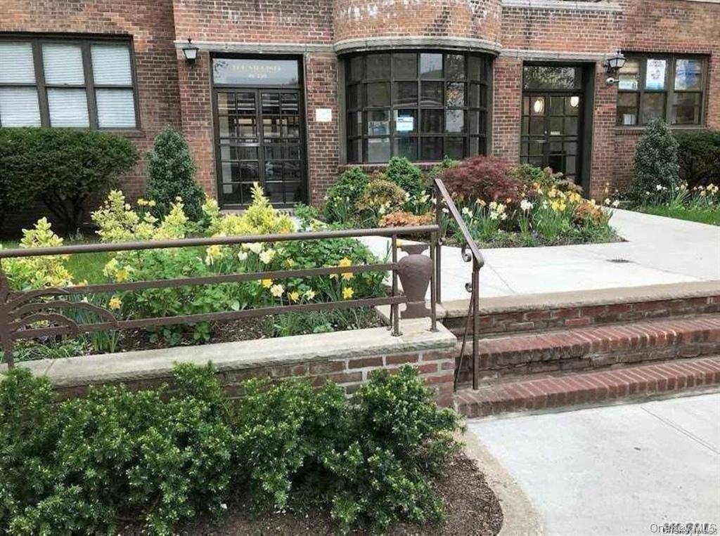 98-120 Queens Blvd #4C, Rego Park, NY 11374