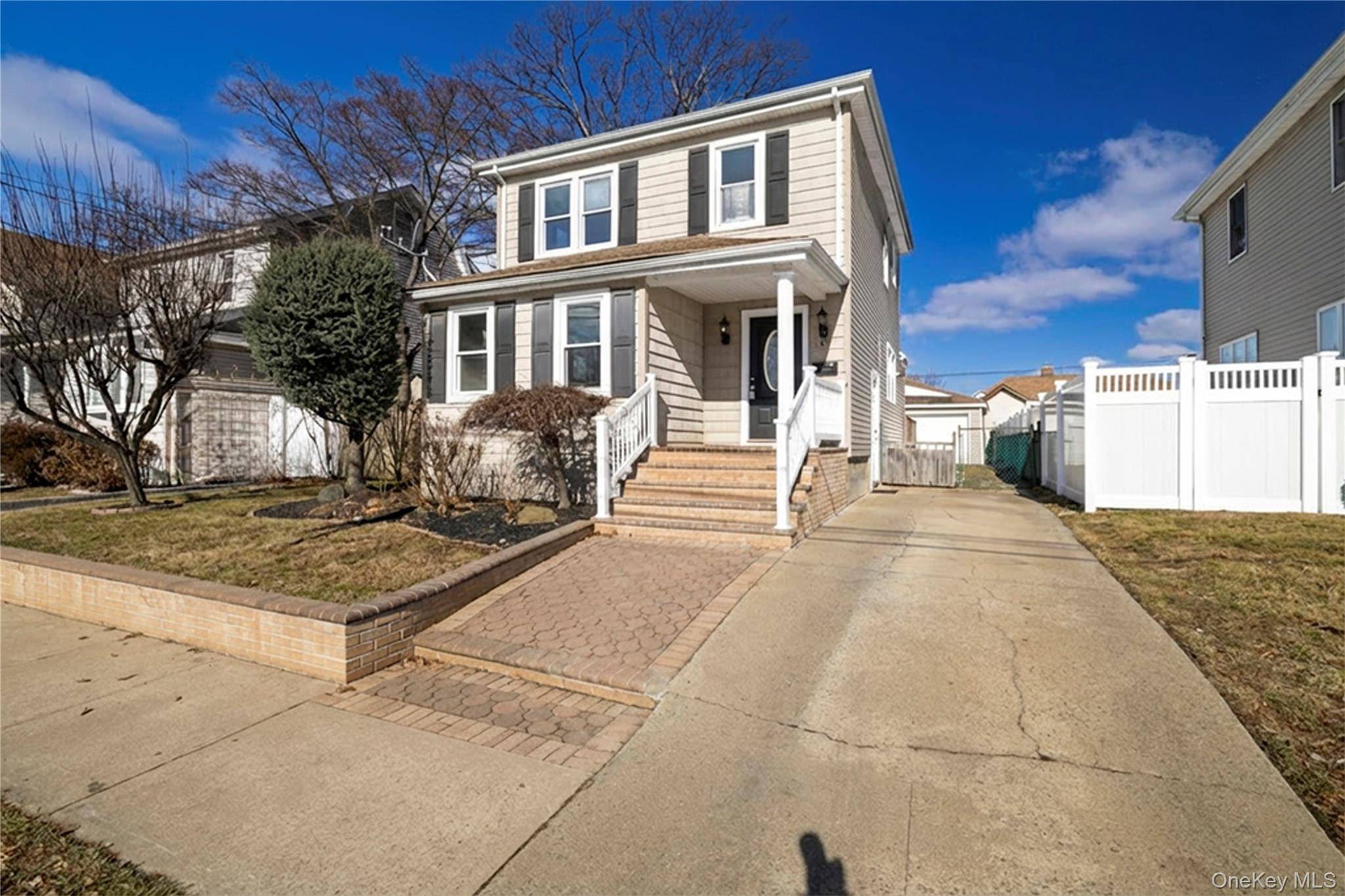 101 Harris AVE, Freeport, NY 11520