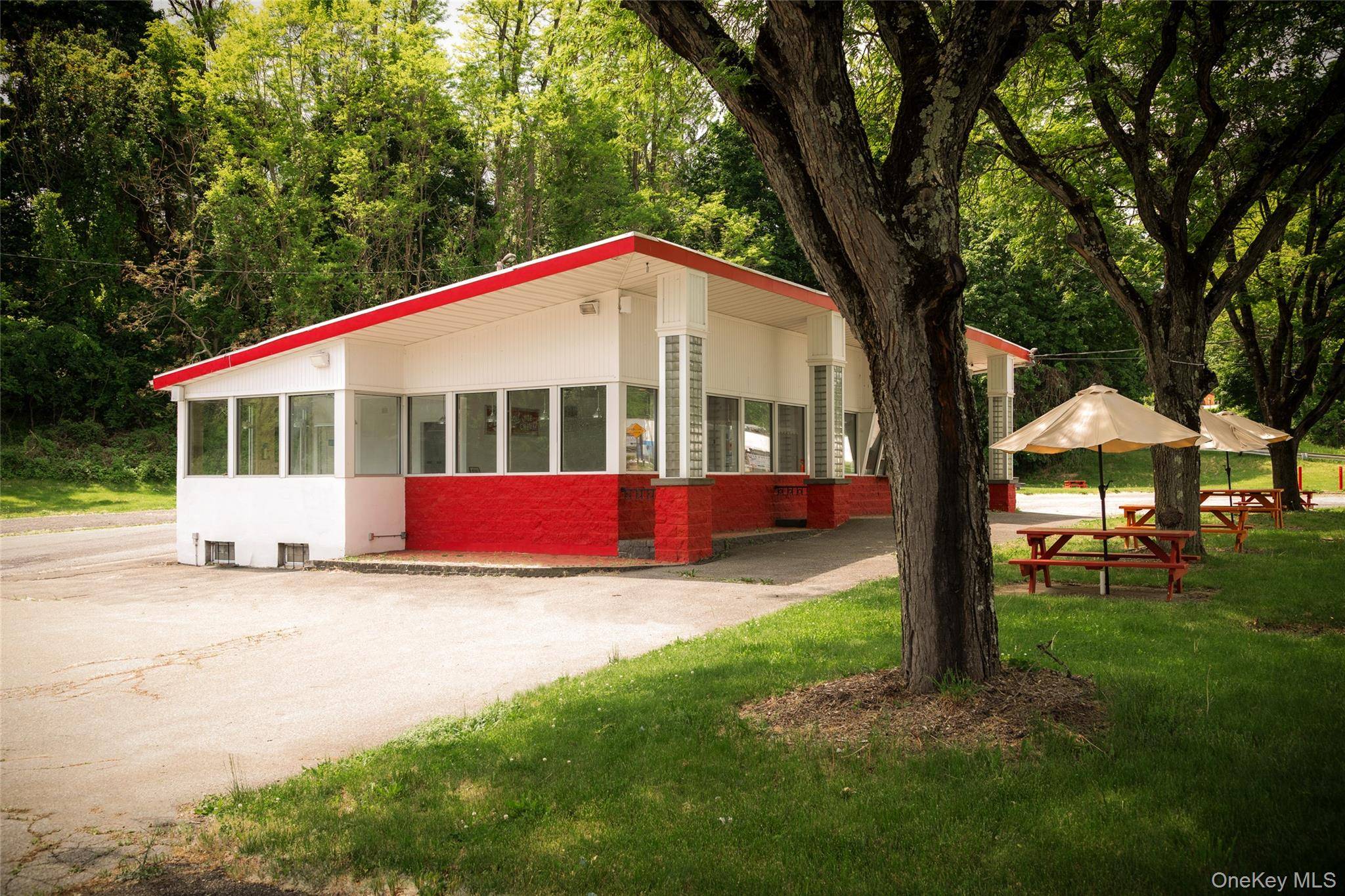 90 Old Route 9W, Port Ewen, NY 12466