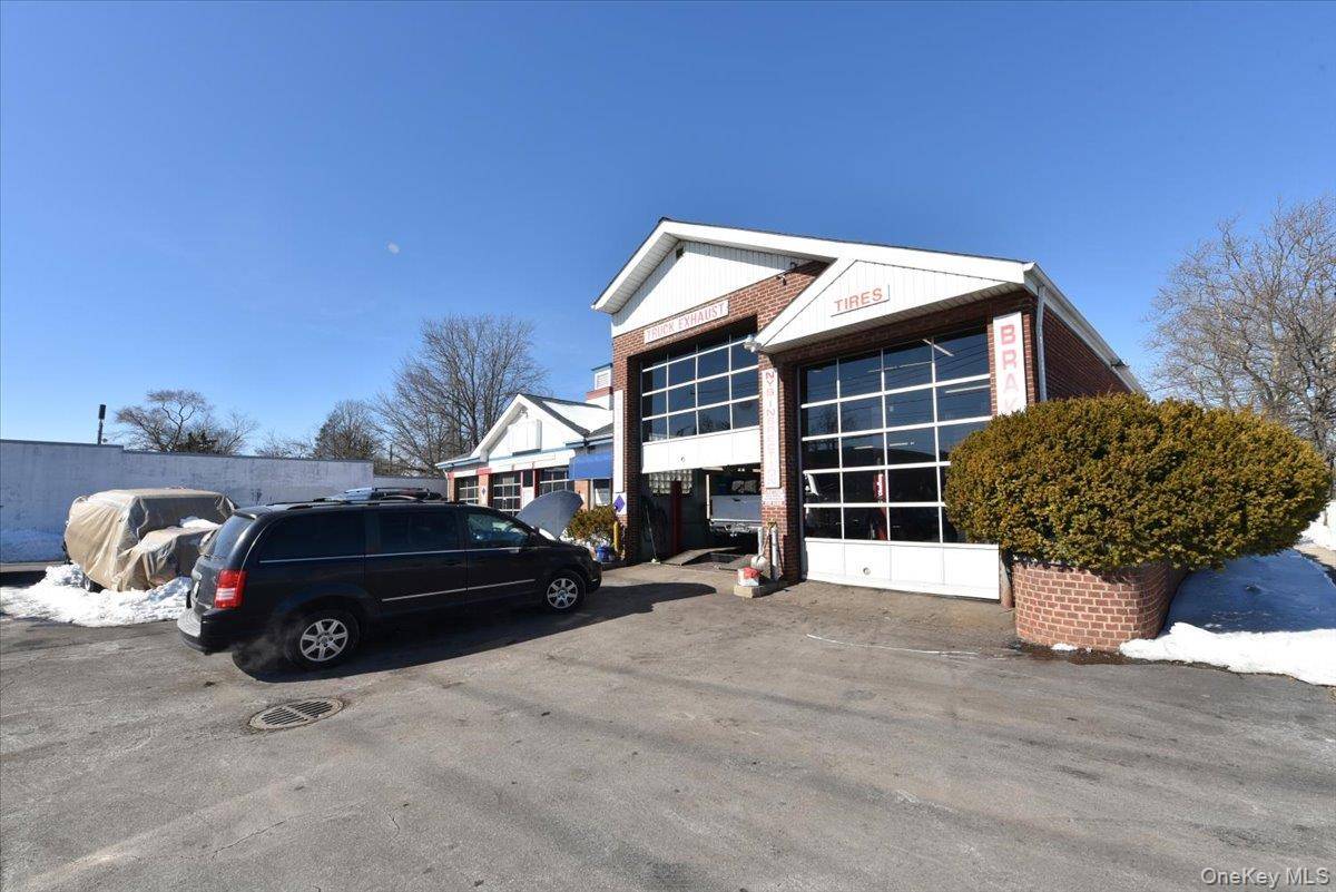 815 Old Country RD, Westbury, NY 11590