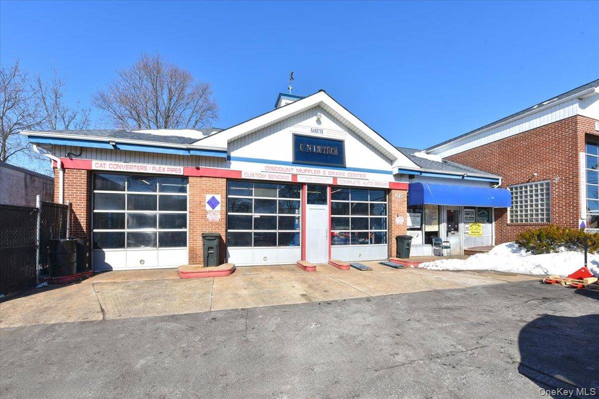815 Old Country RD, Westbury, NY 11590