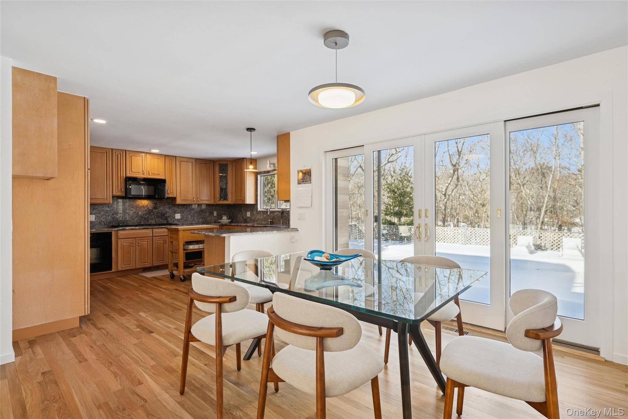 15 Rivers RD, East Hampton, NY 11937