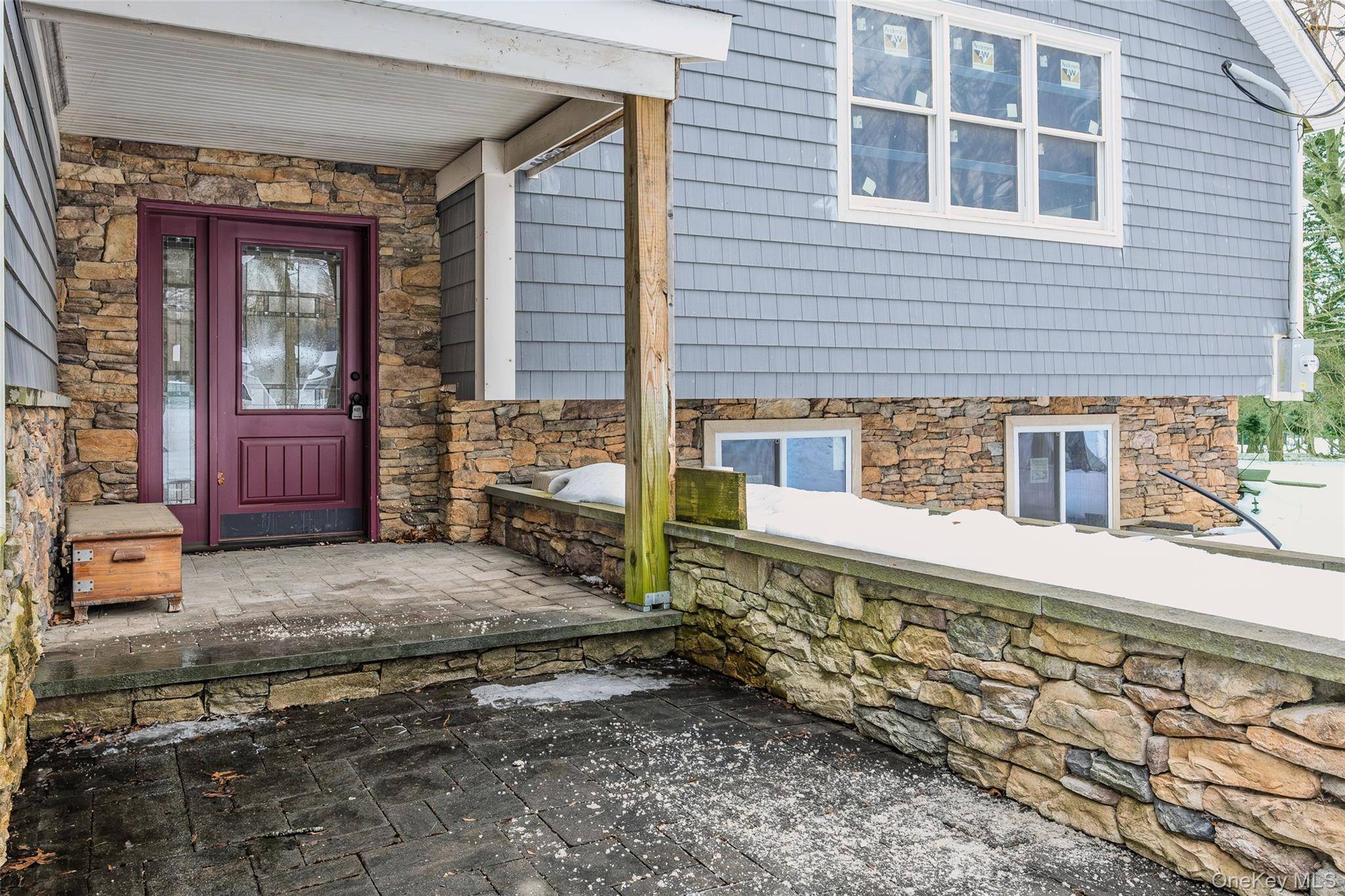 31 Valentine RD, Shoreham, NY 11786