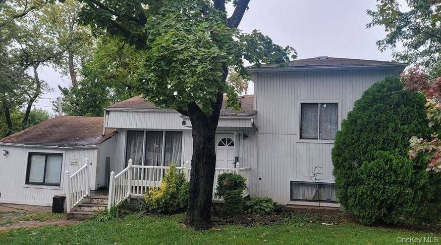 32 Duke ST, Deer Park, NY 11729