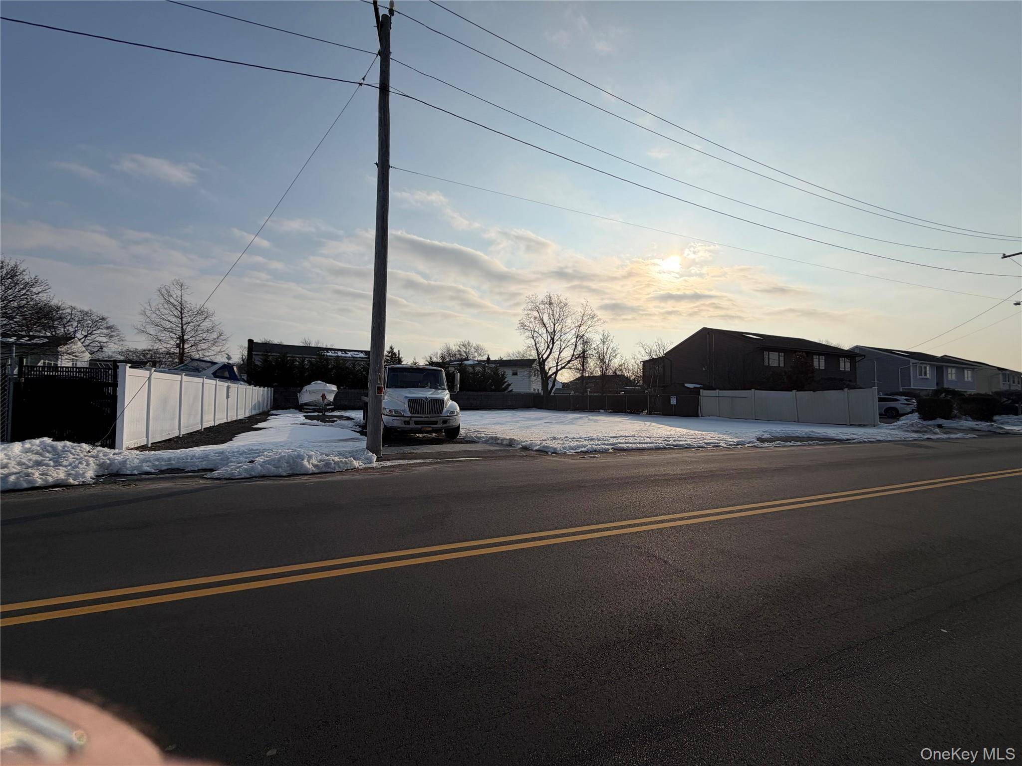 620 Shore RD, Lindenhurst, NY 11757
