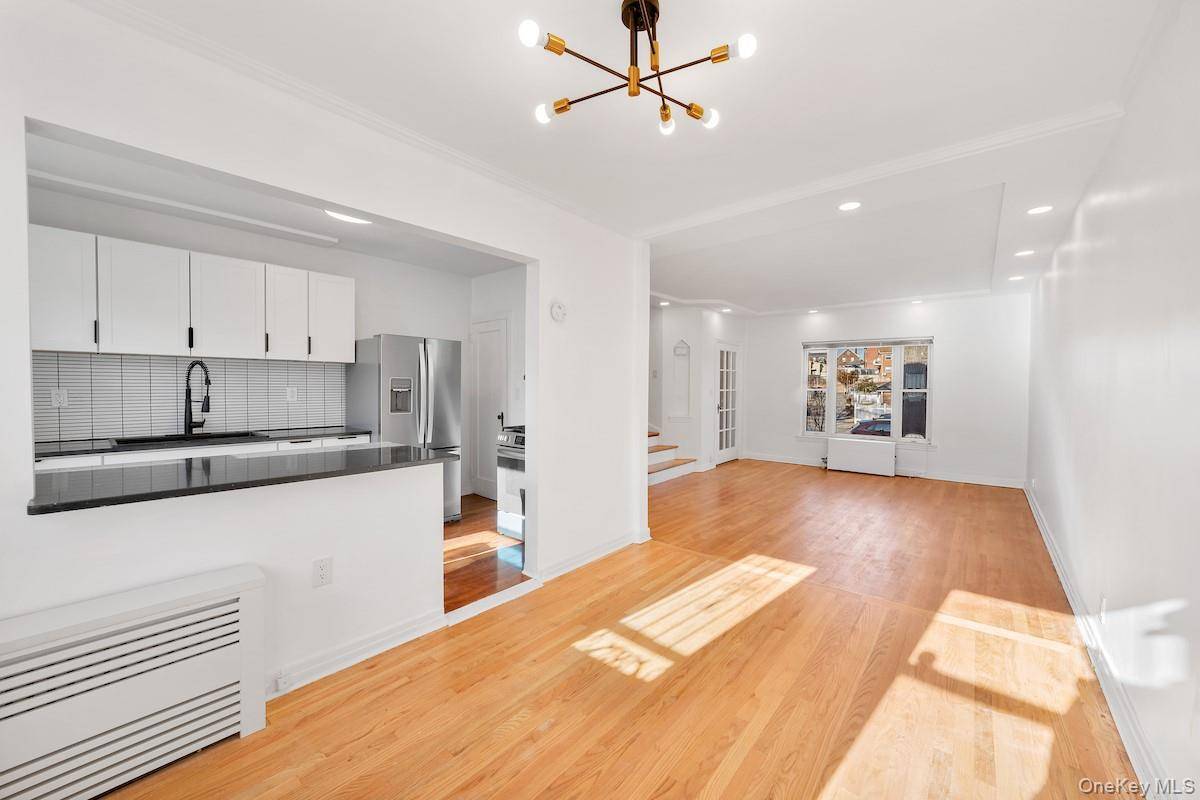 8256 Eliot AVE, Middle Village, NY 11379