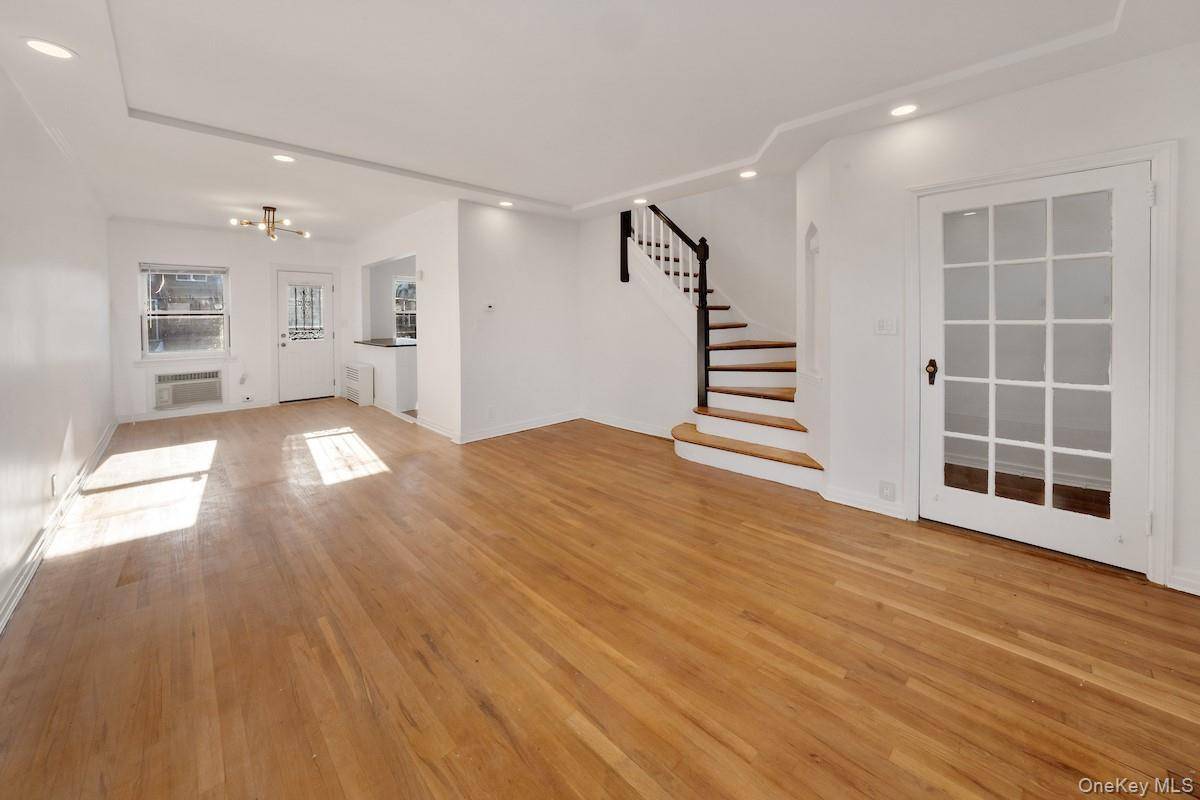 8256 Eliot AVE, Middle Village, NY 11379