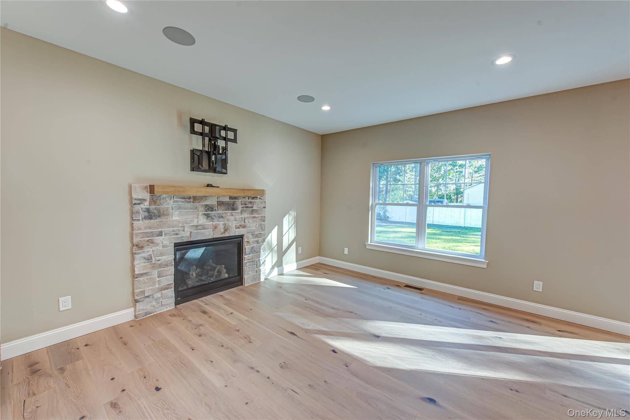 457 Pond PATH, East Setauket, NY 11733