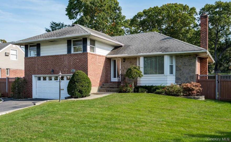194 Rhododendron DR, Westbury, NY 11590