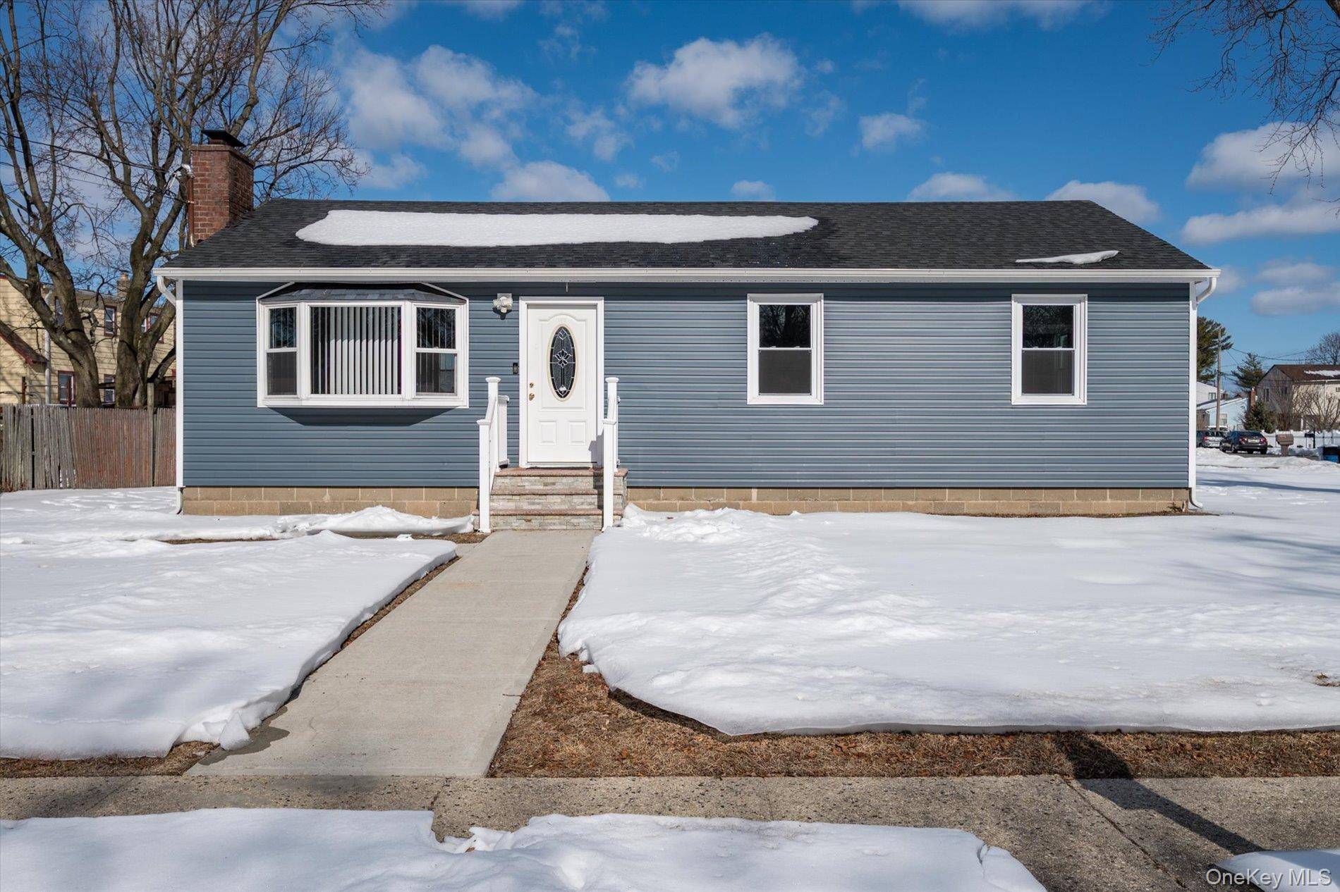 93 Garfield BLVD, Farmingdale, NY 11735