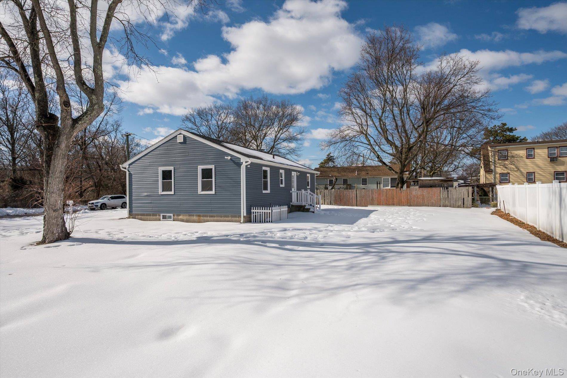 93 Garfield BLVD, Farmingdale, NY 11735