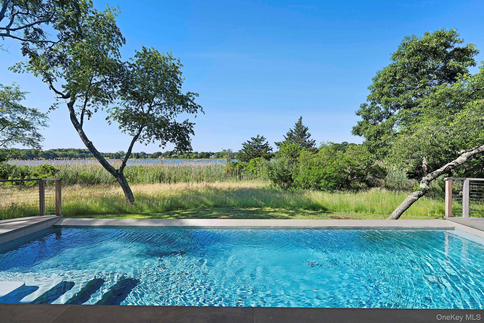 8 Hilo DR, Shelter Island, NY 11964