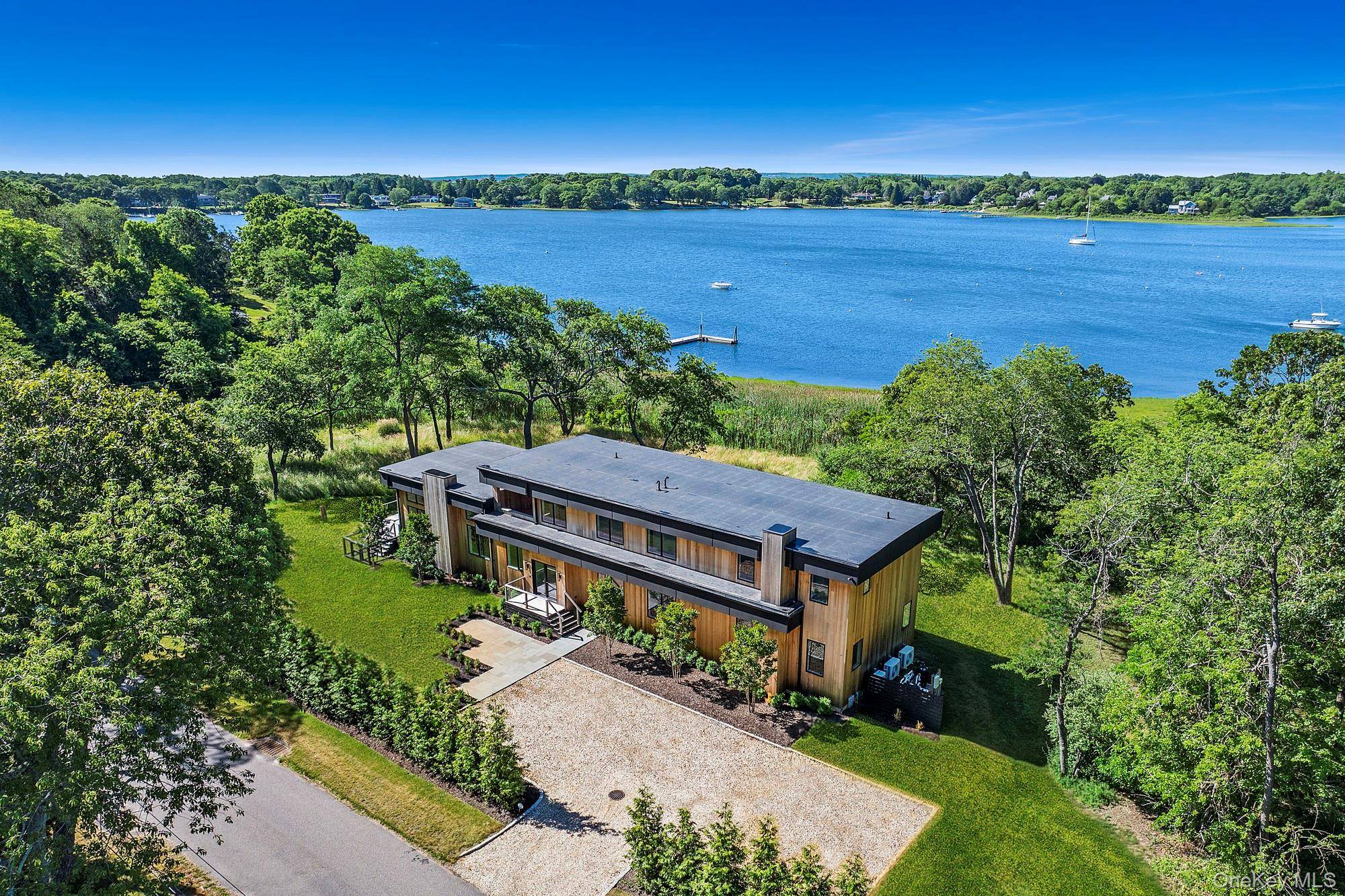8 Hilo DR, Shelter Island, NY 11964