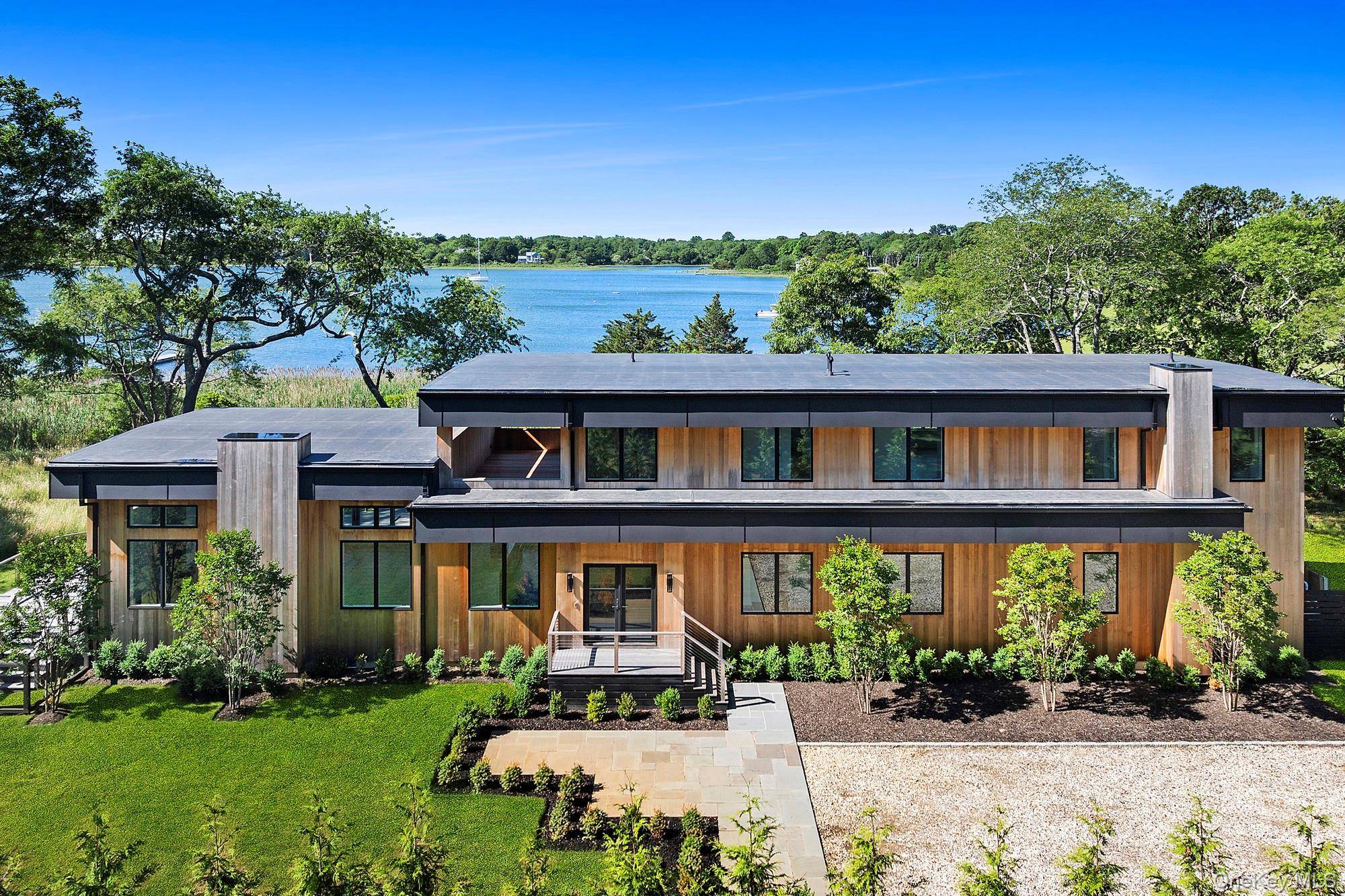 8 Hilo DR, Shelter Island, NY 11964