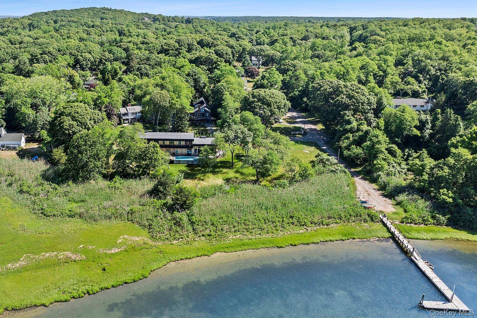 8 Hilo DR, Shelter Island, NY 11964