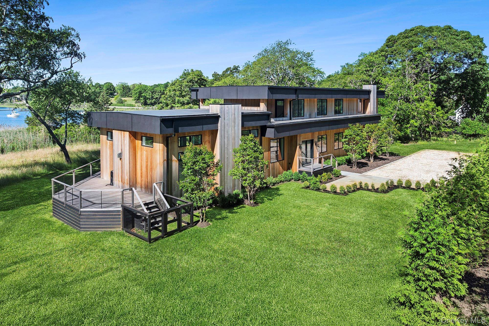 8 Hilo DR, Shelter Island, NY 11964