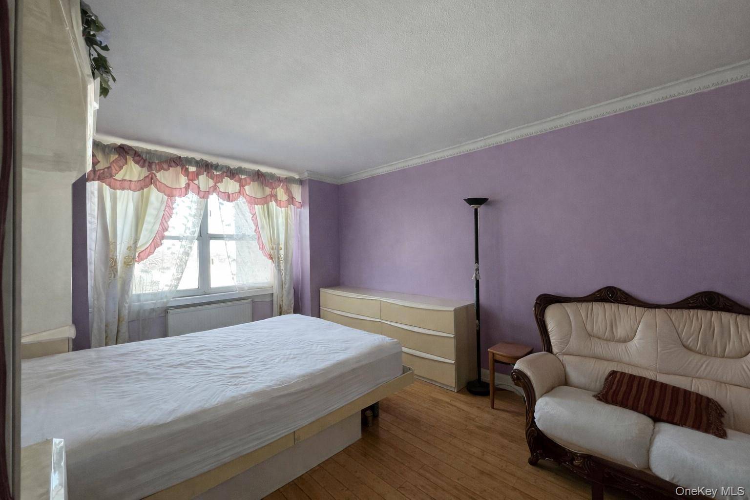 61-20 Grand Central Pkwy #C1102, Forest Hills, NY 11375
