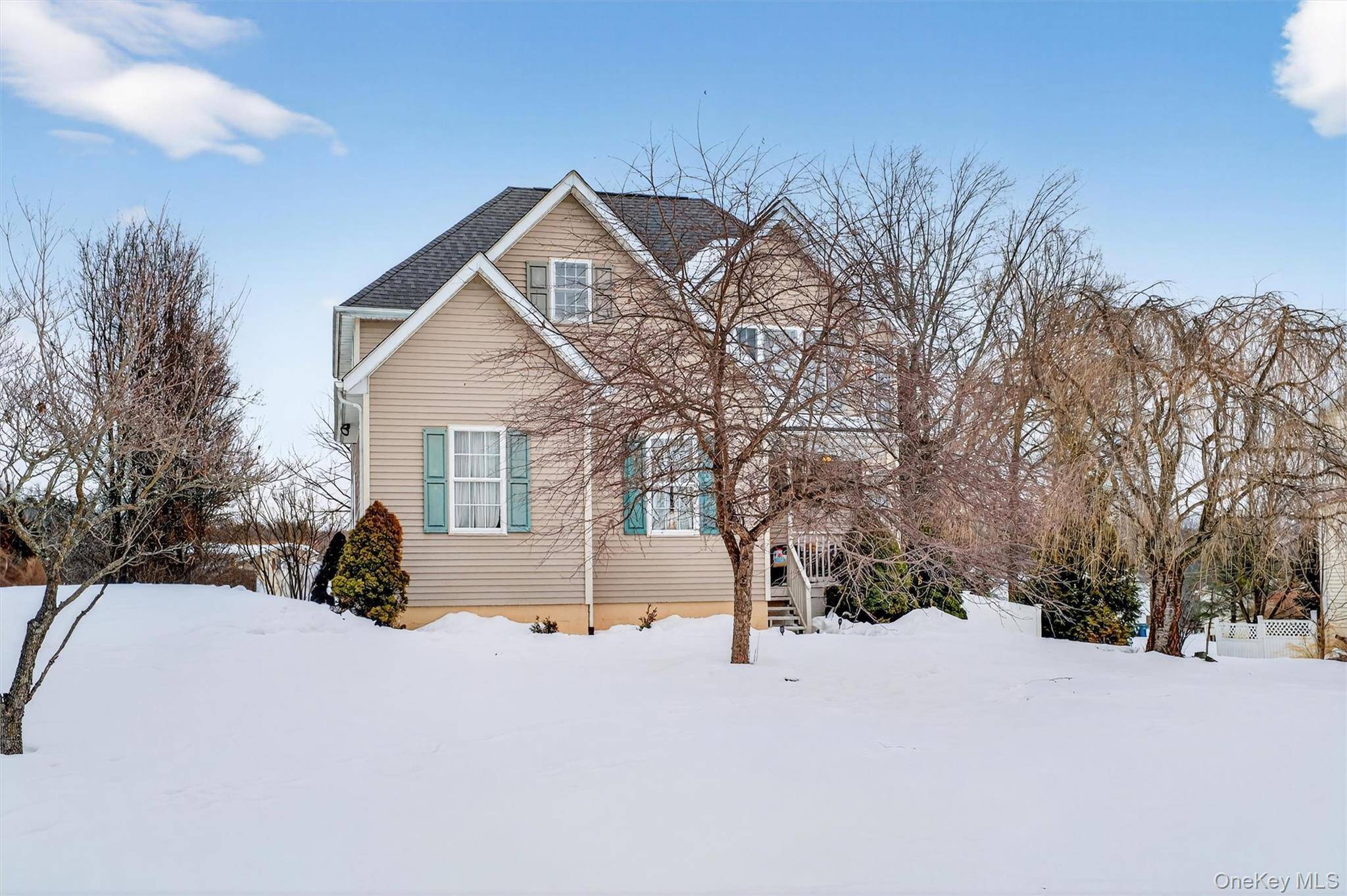 32 Woodstock LN, Middletown, NY 10941