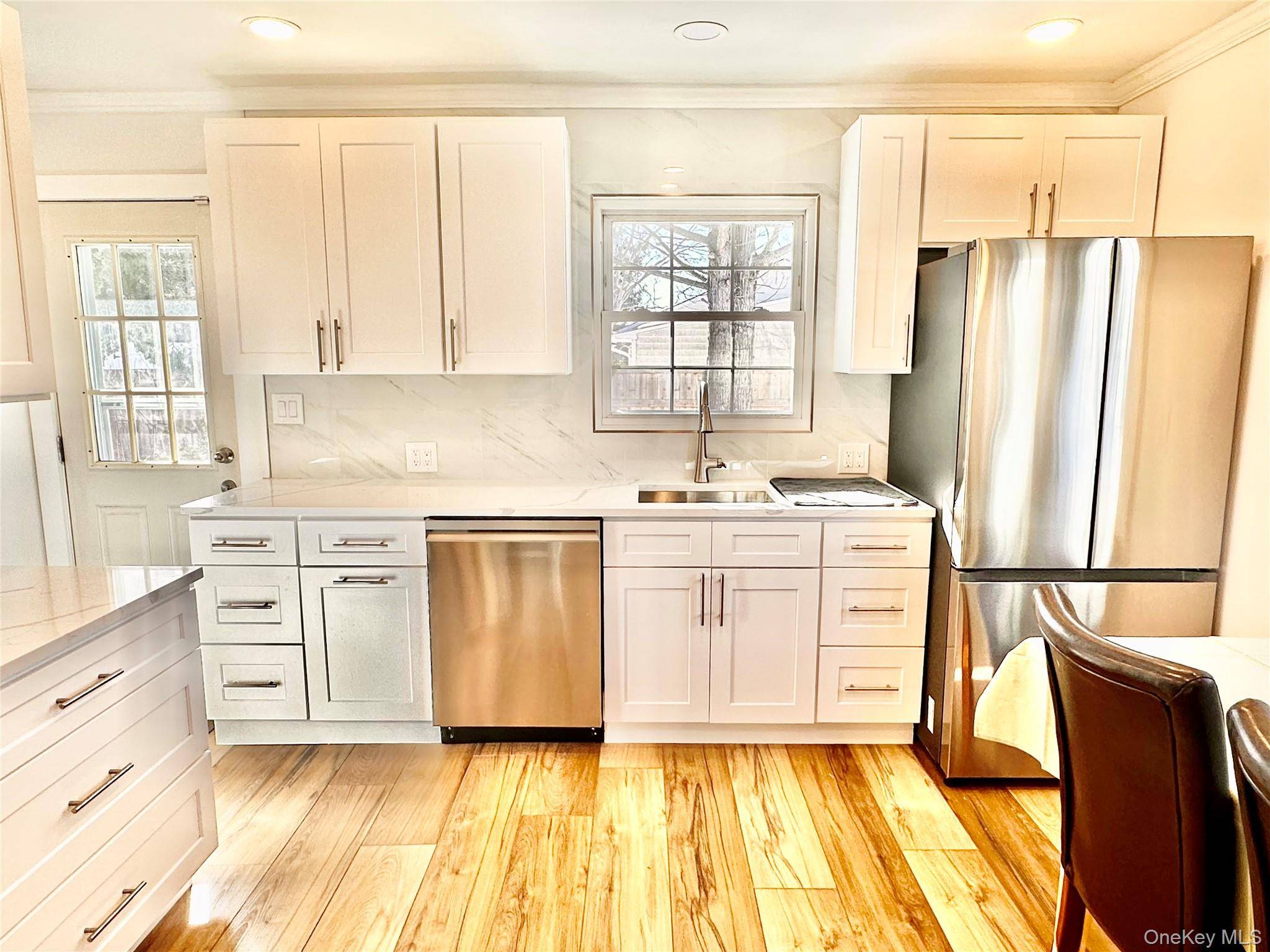 16 Osceola LN, Southampton, NY 11968
