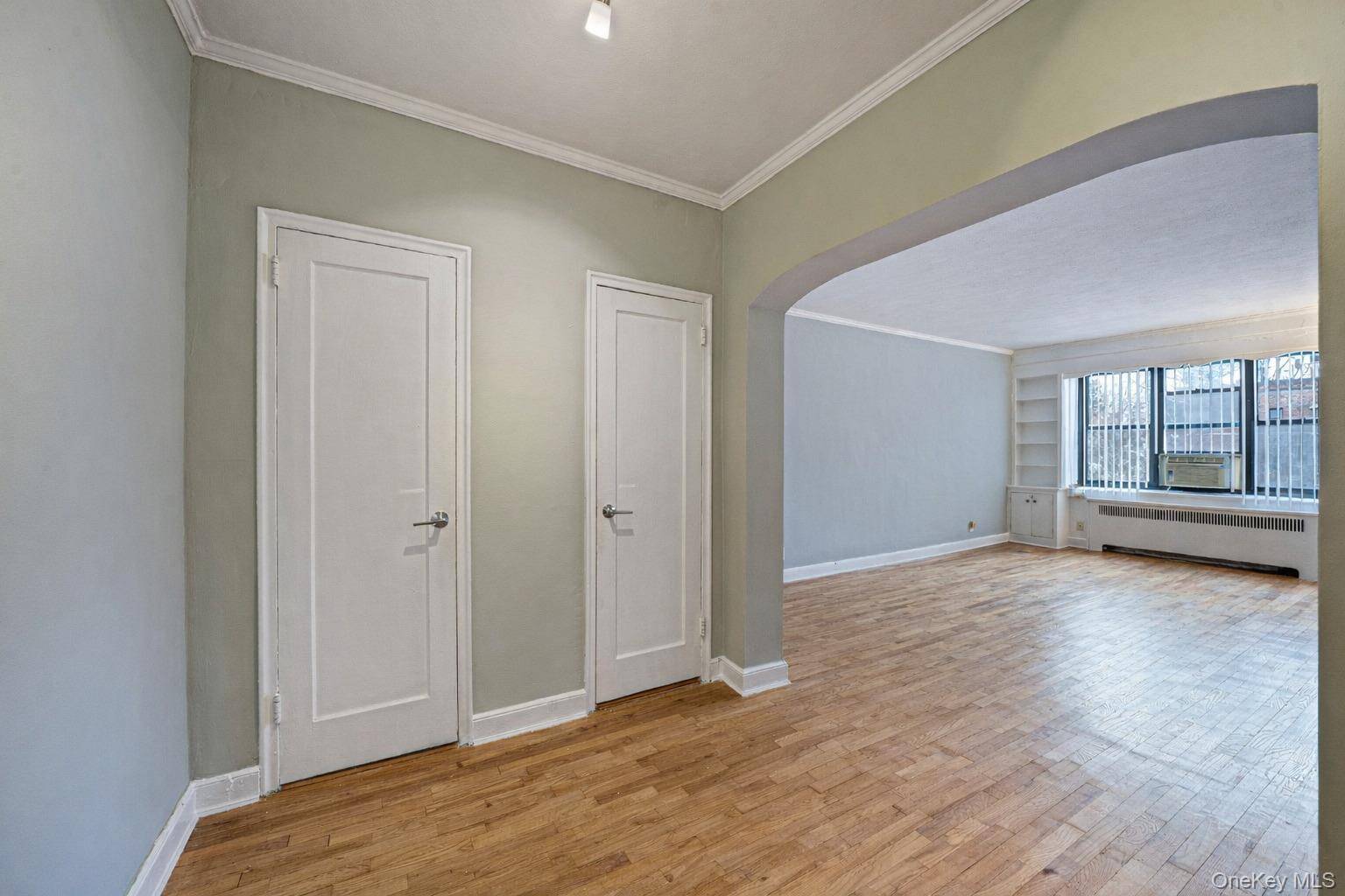 1 Town House PL #3H, Great Neck, NY 11021