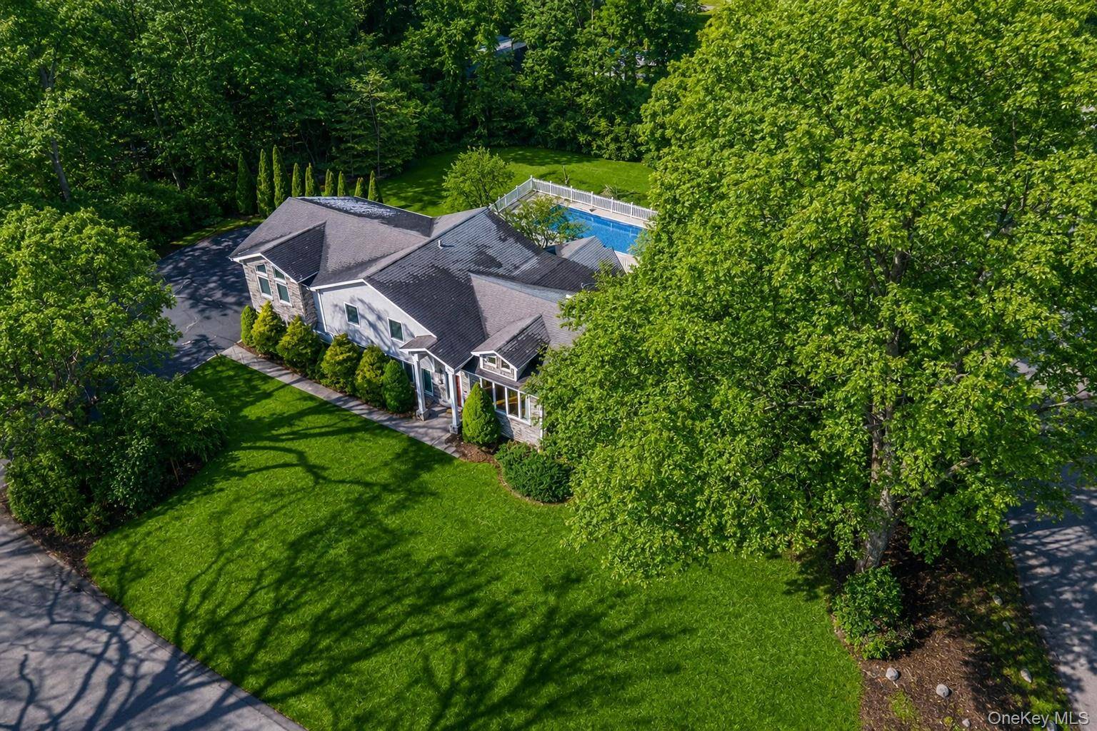 87 Soundview DR, Port Jefferson, NY 11777