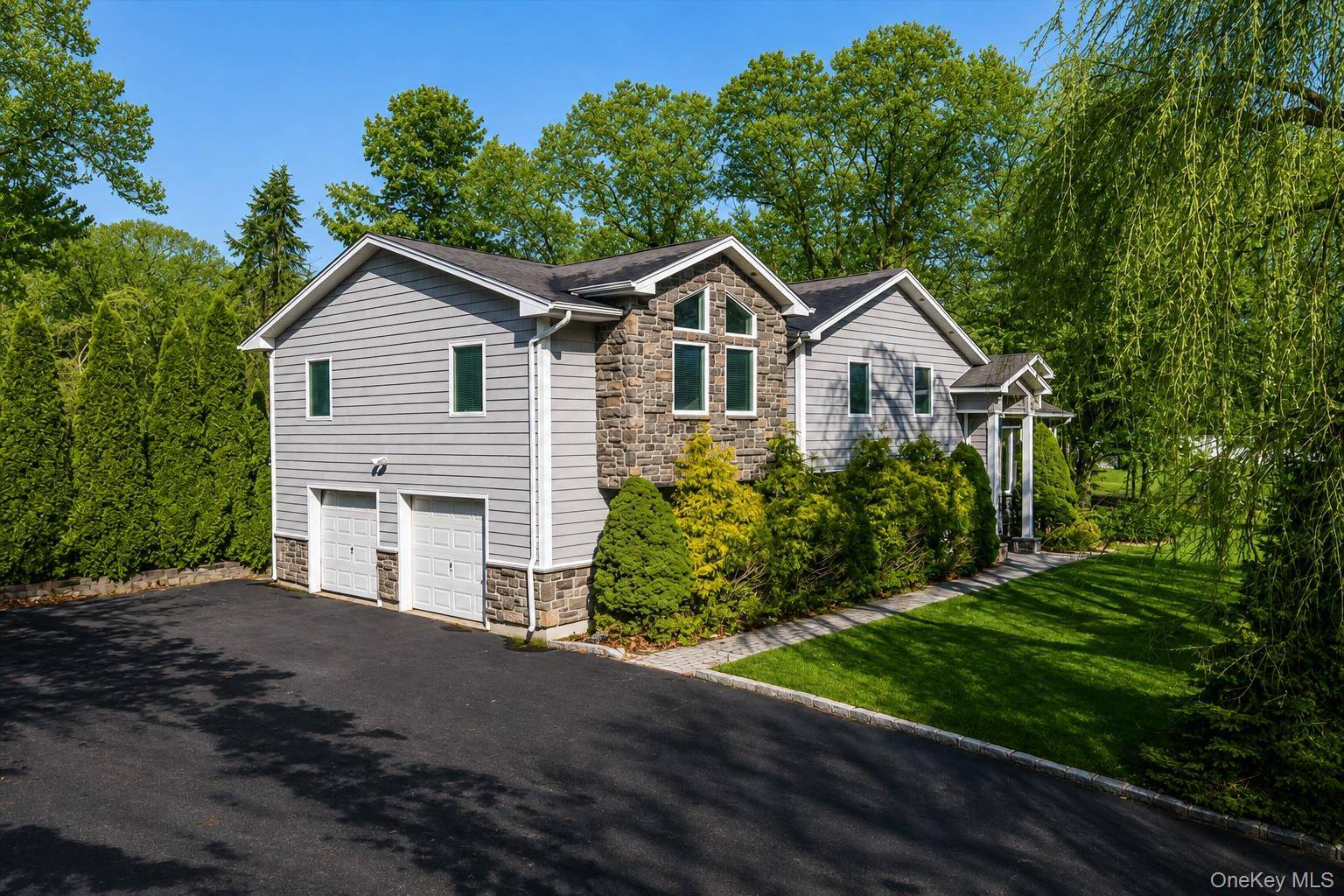 87 Soundview DR, Port Jefferson, NY 11777