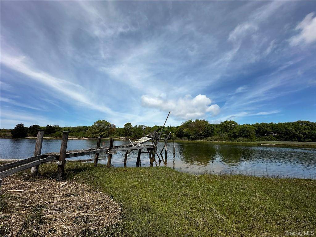 1775 Naugles DR, Mattituck, NY 11952